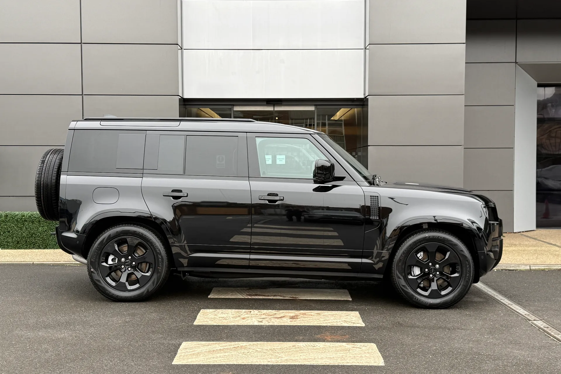 LAND ROVER DEFENDER thumbnail image number 2