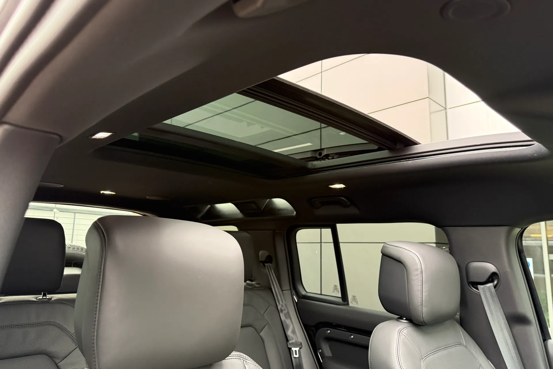 LAND ROVER DEFENDER thumbnail image number 10