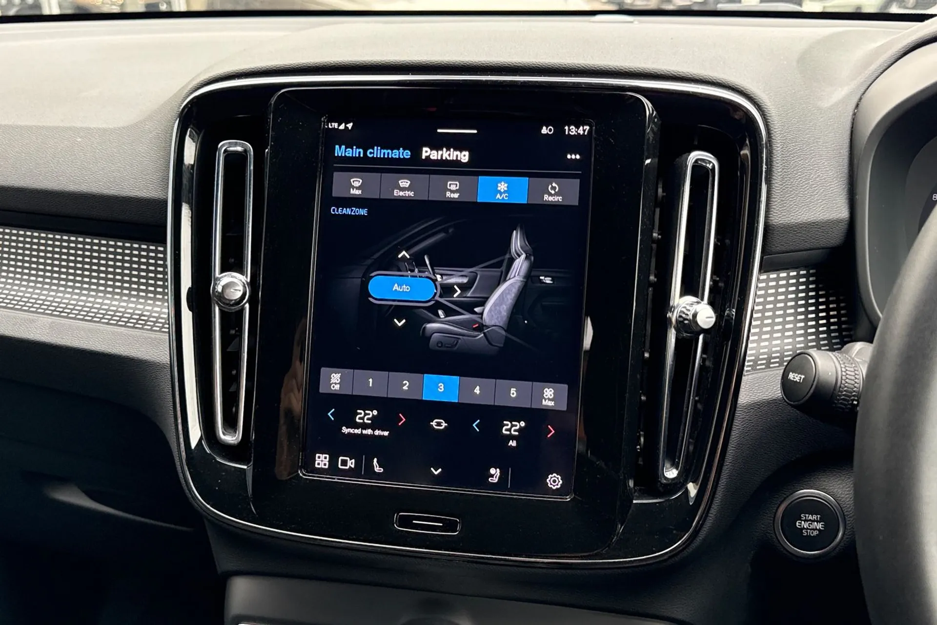 Volvo XC40 thumbnail image number 38