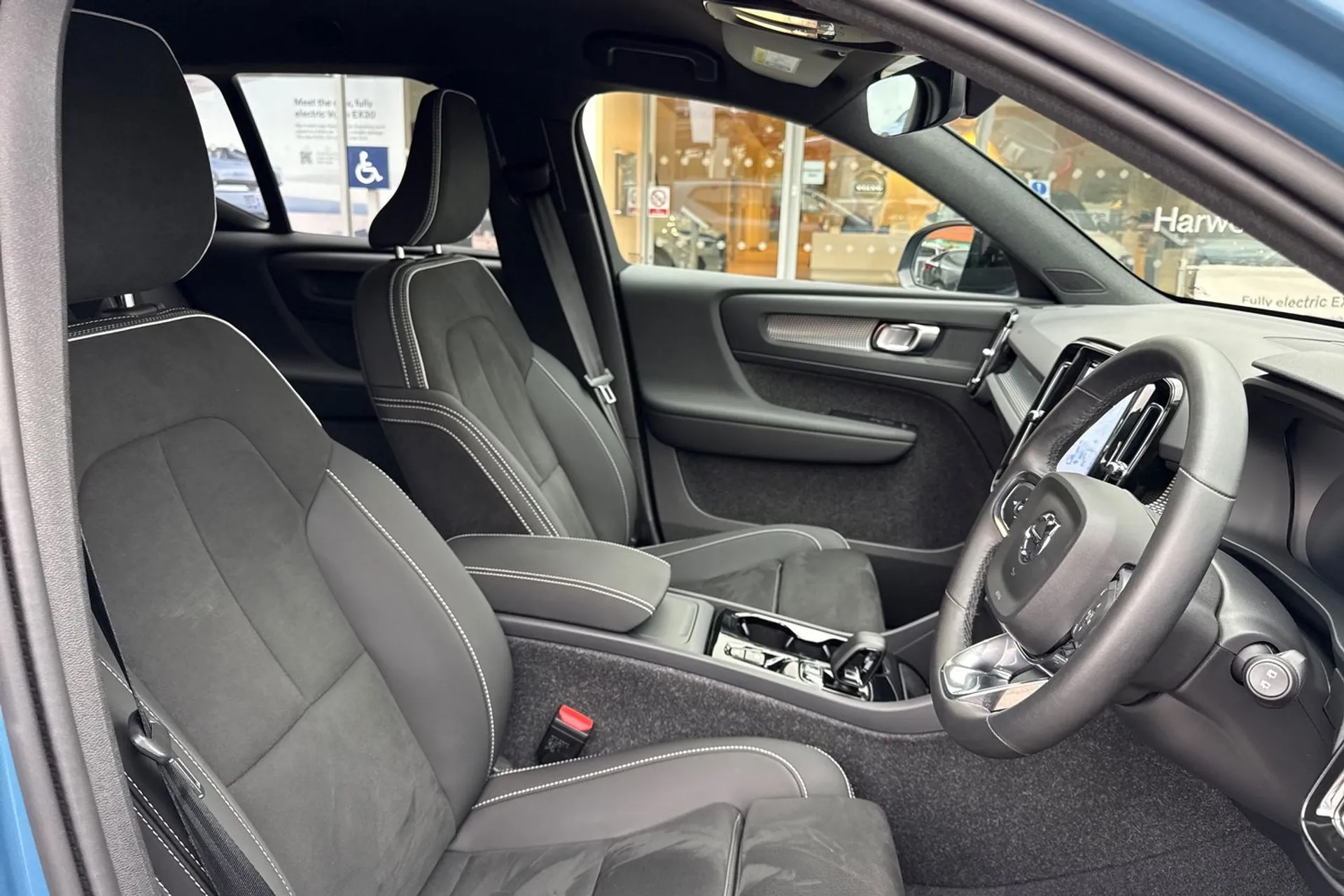 Volvo XC40 thumbnail image number 25