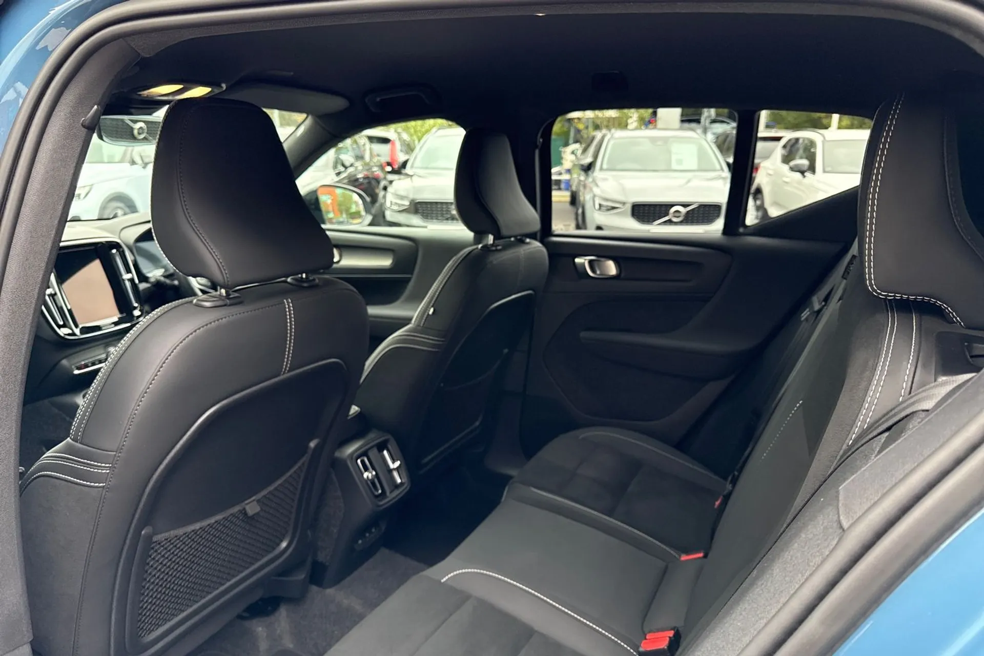 Volvo XC40 thumbnail image number 30