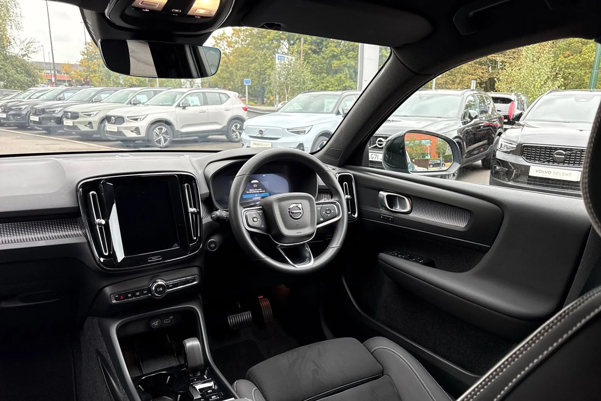 Volvo XC40 thumbnail image number 32