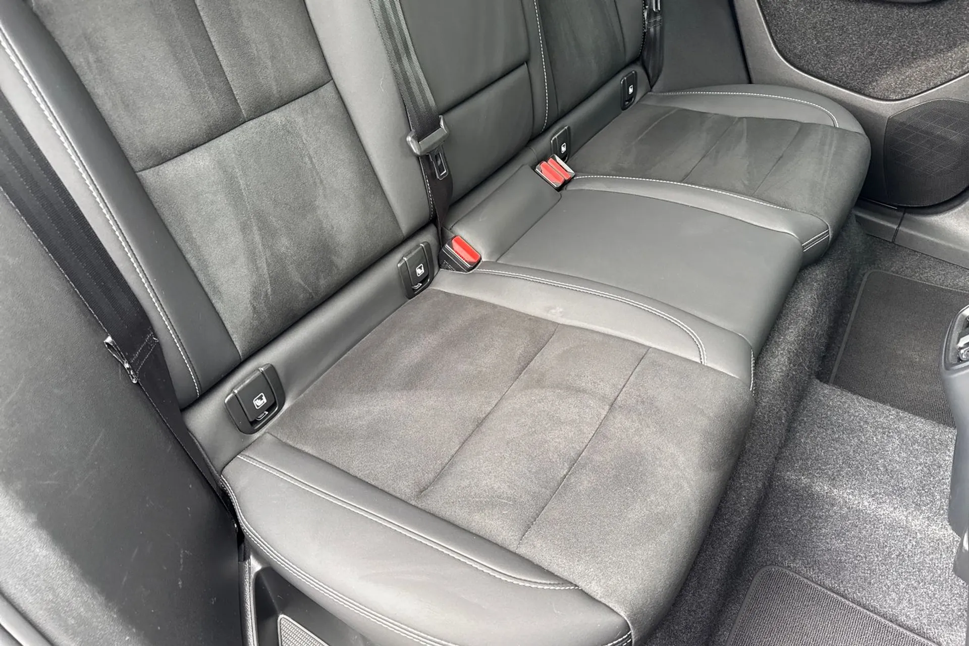 Volvo XC40 thumbnail image number 24