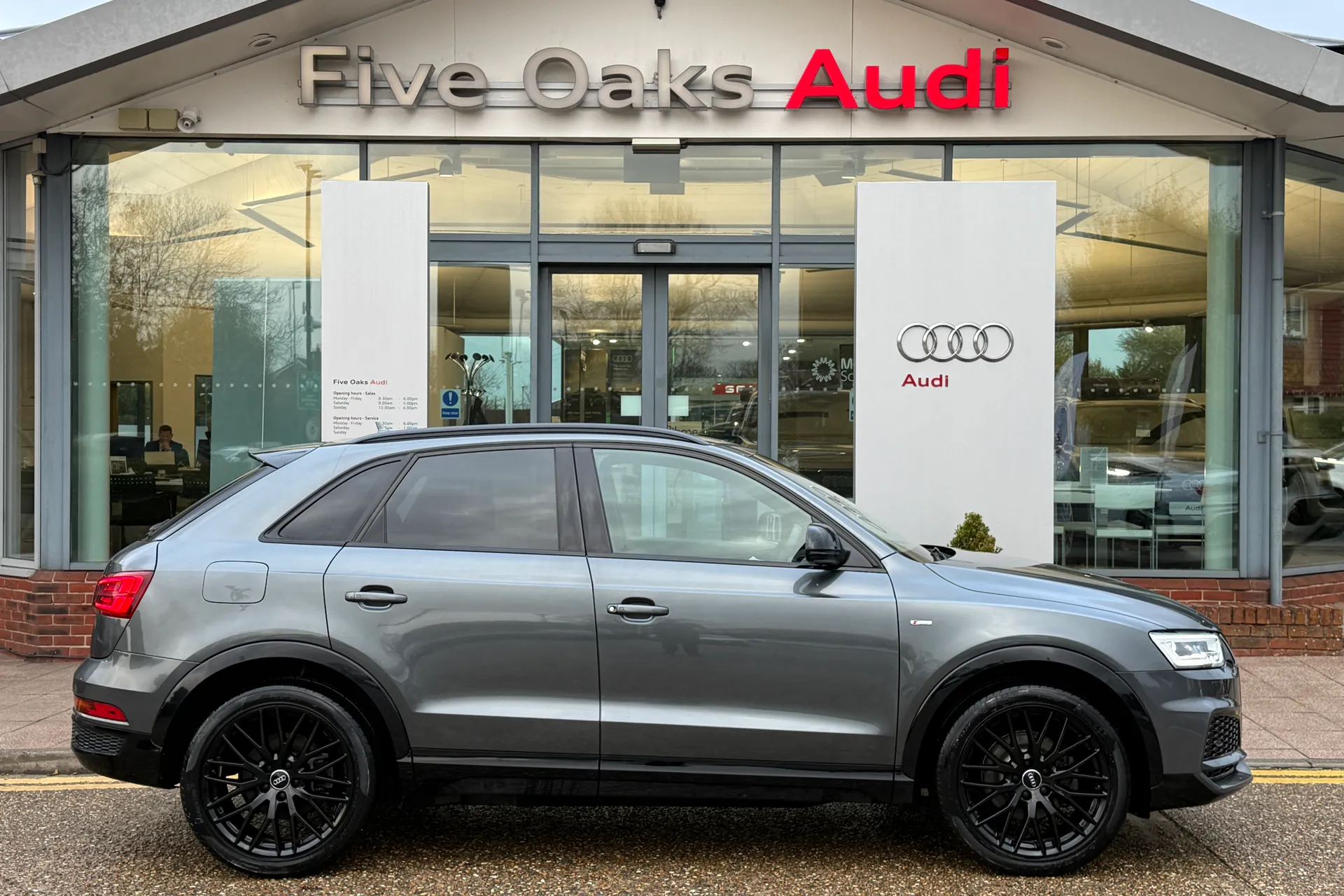 Audi Q3 thumbnail image number 2
