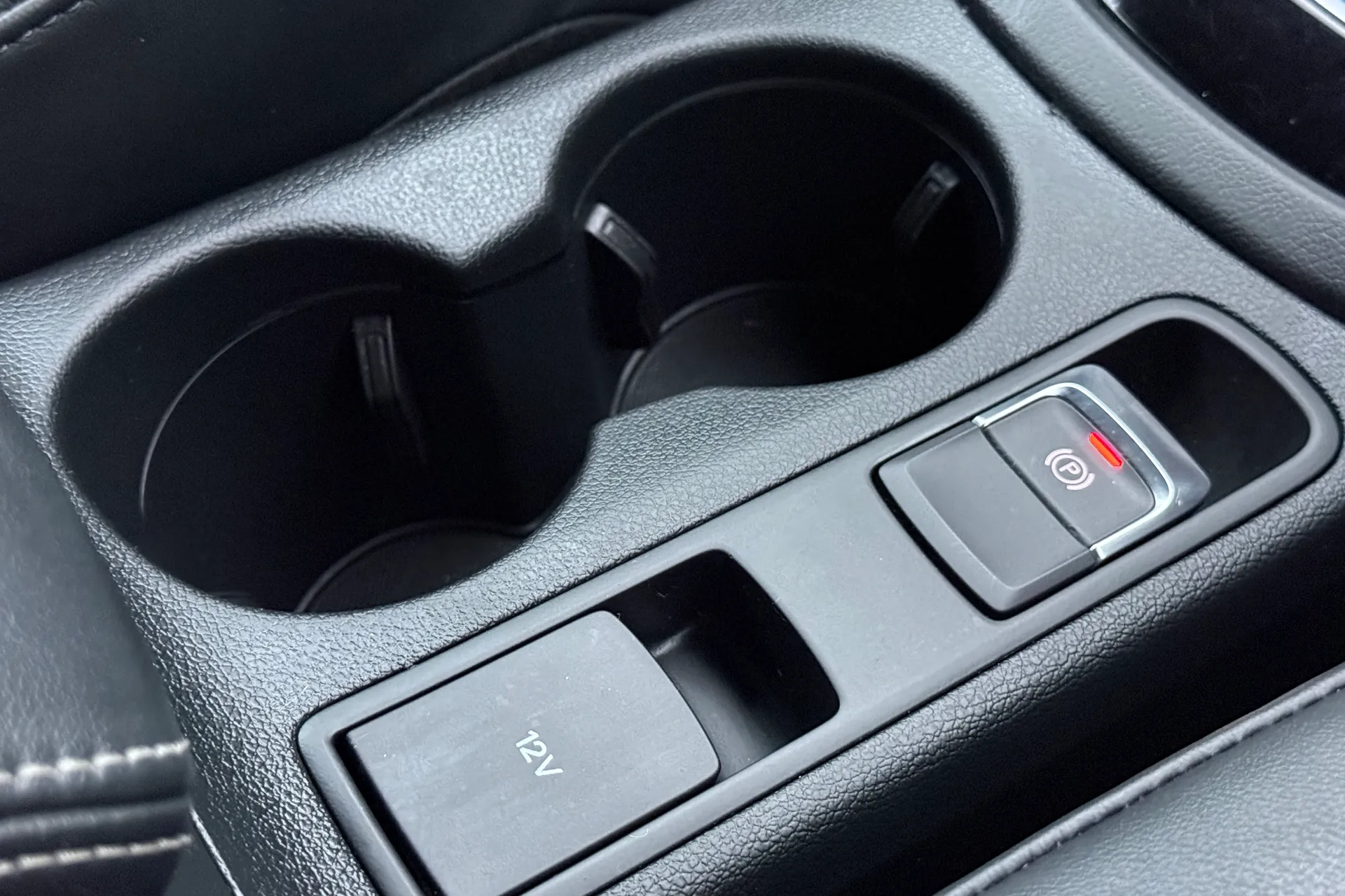 Audi Q3 thumbnail image number 35