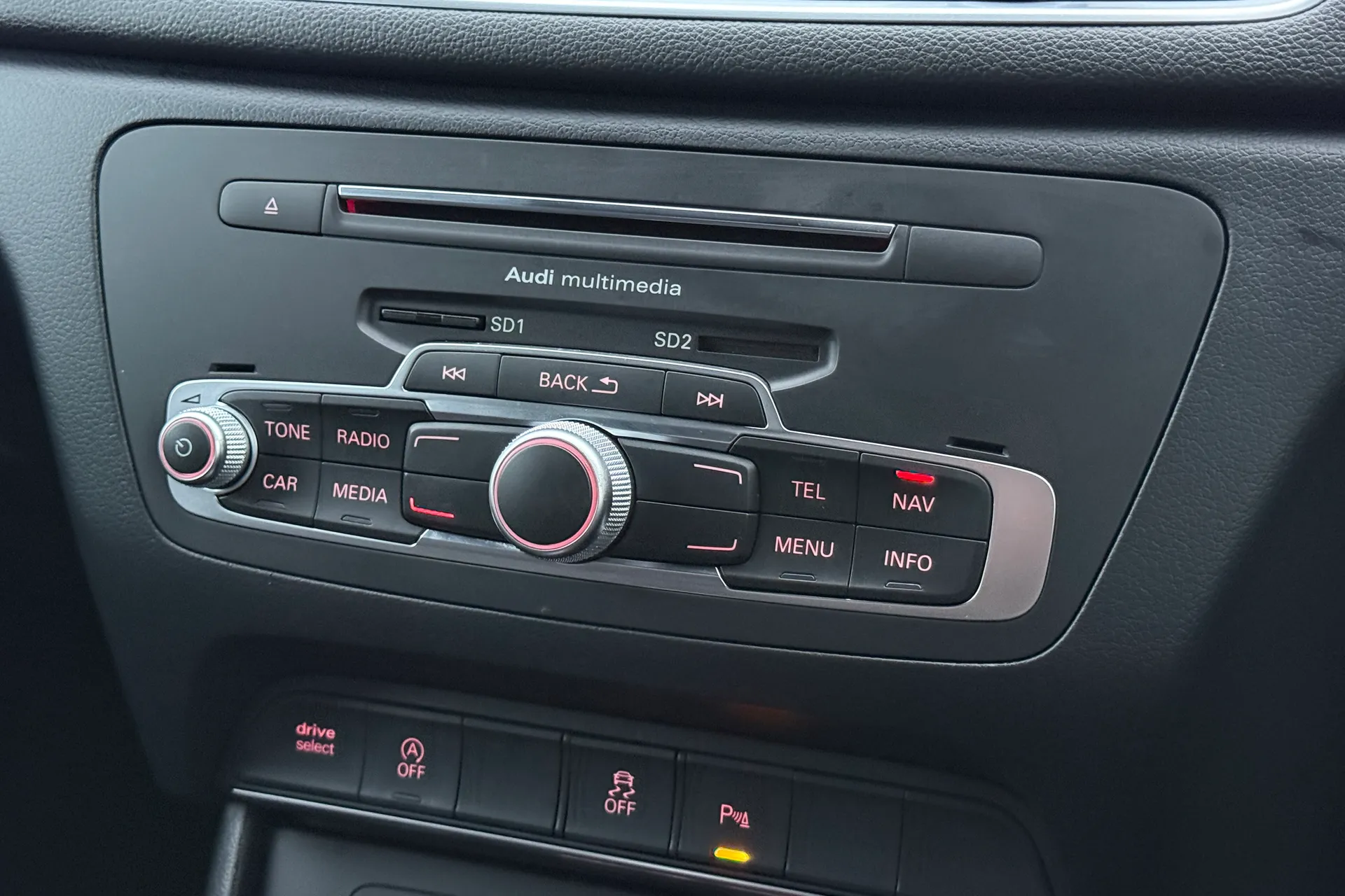 Audi Q3 thumbnail image number 14