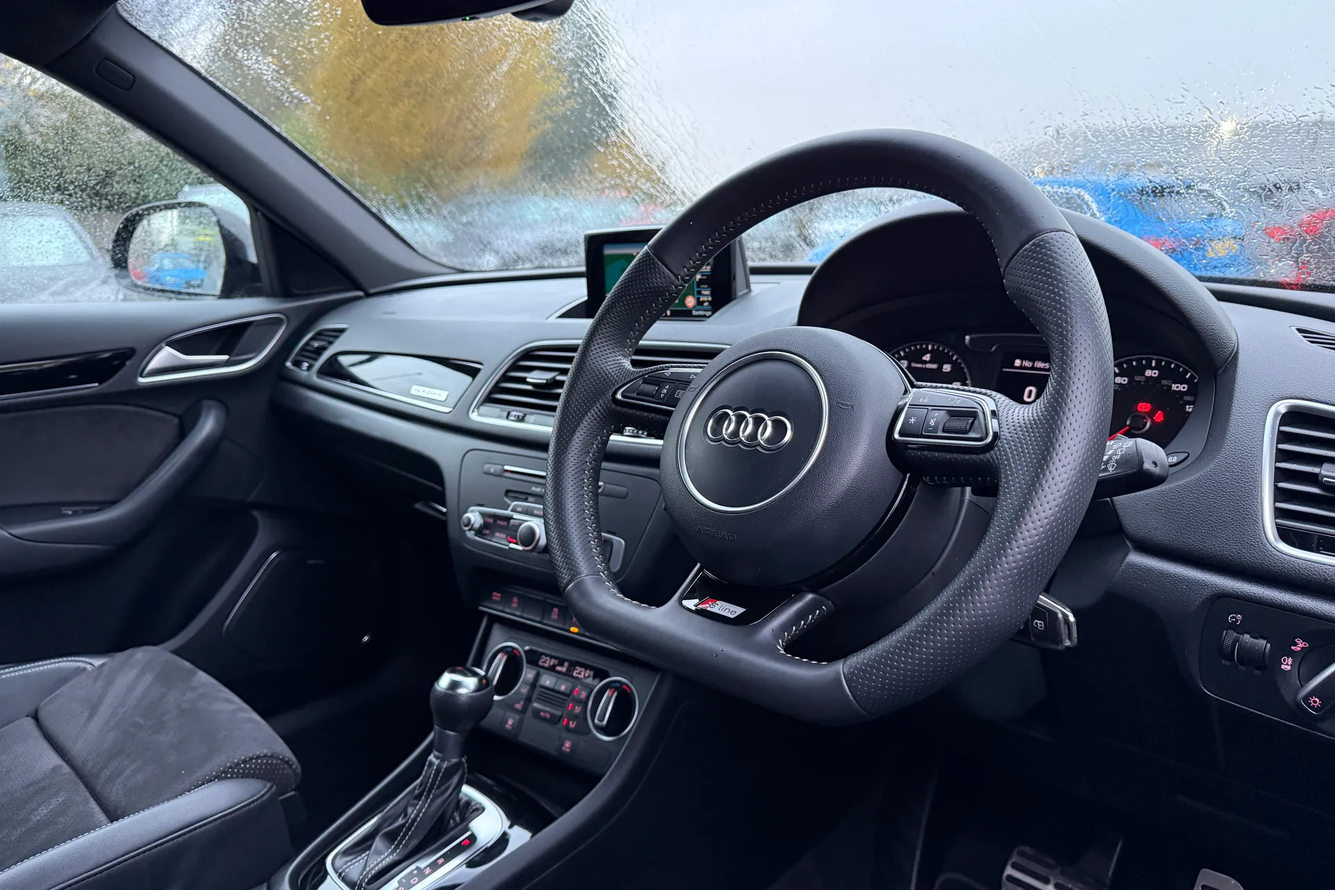 Audi Q3 thumbnail image number 24