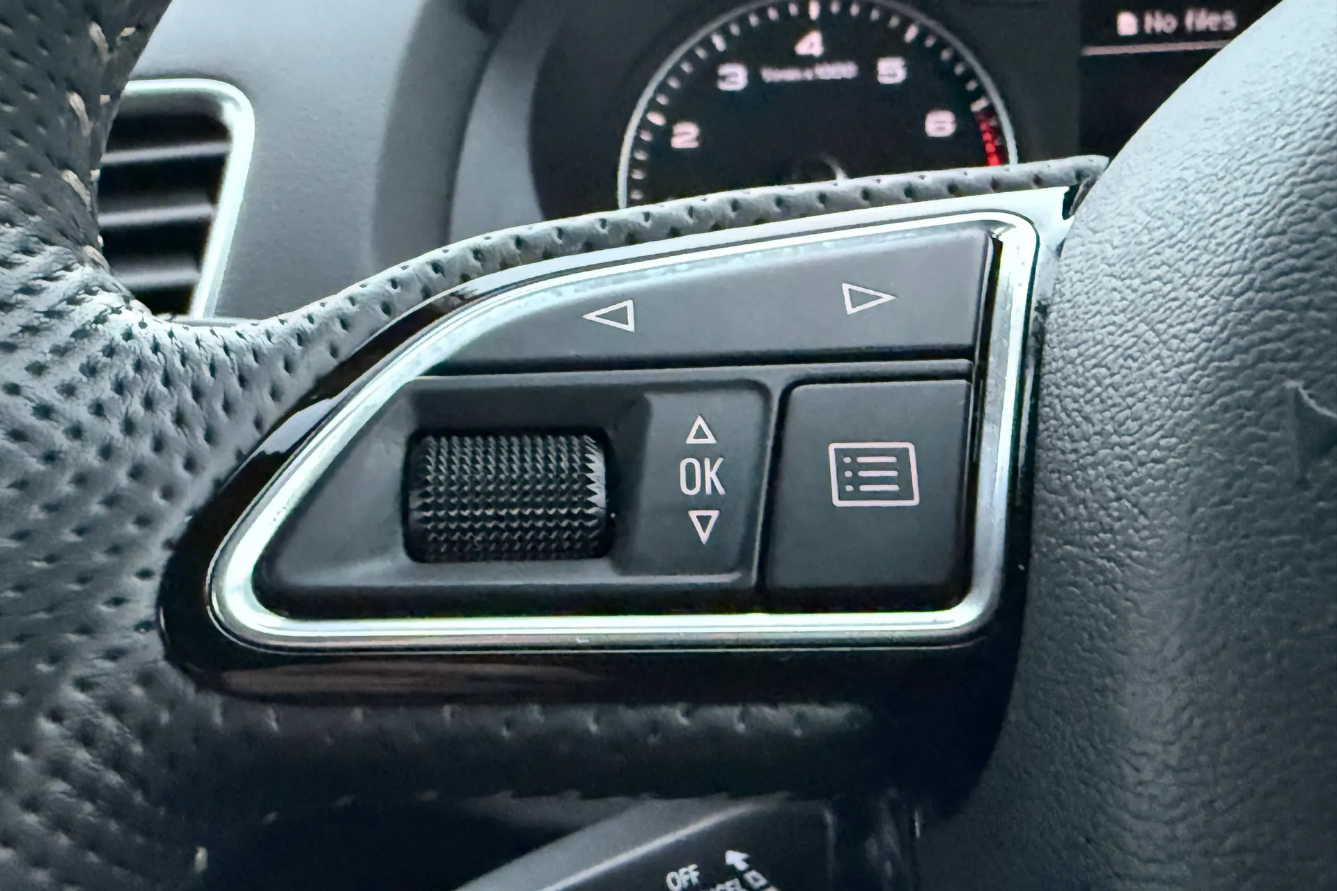 Audi Q3 thumbnail image number 18