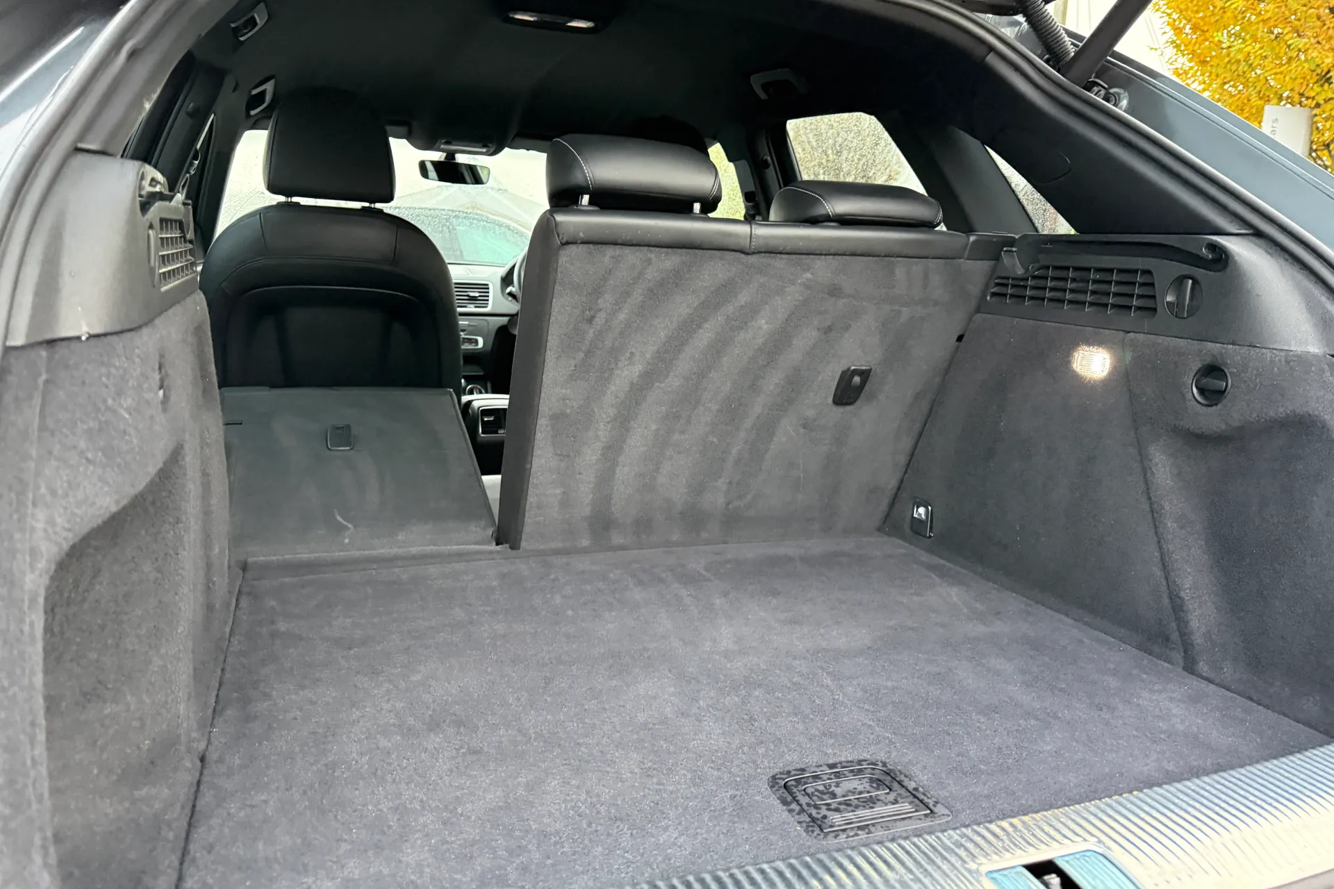 Audi Q3 thumbnail image number 32