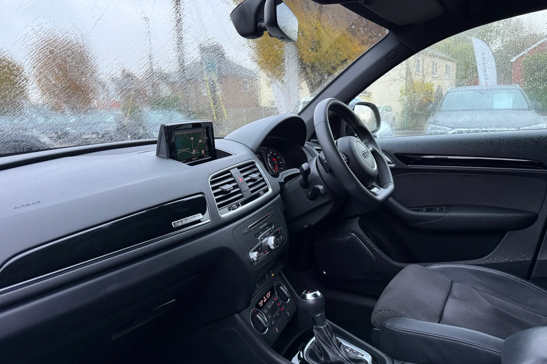 Audi Q3 thumbnail image number 25