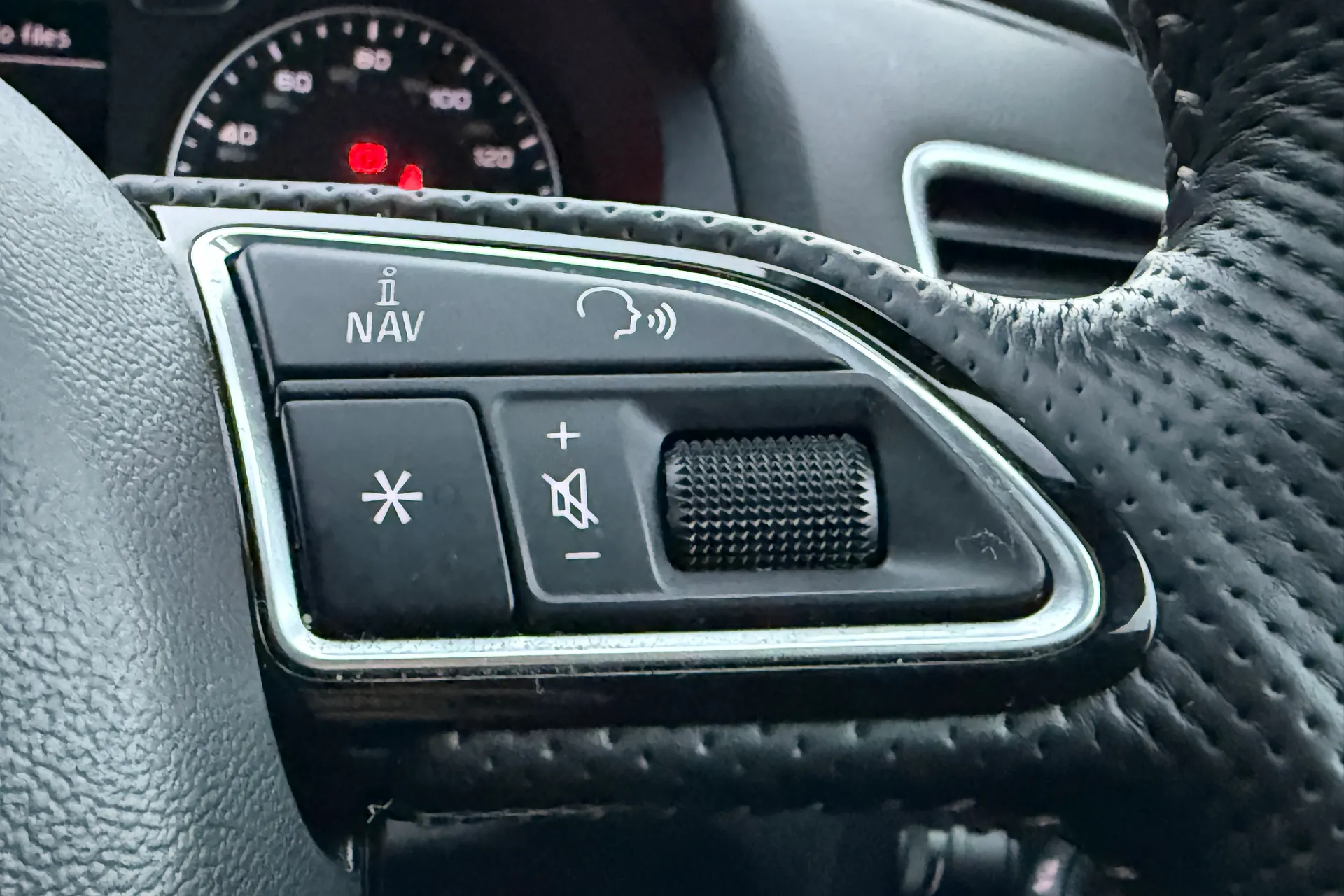 Audi Q3 thumbnail image number 19