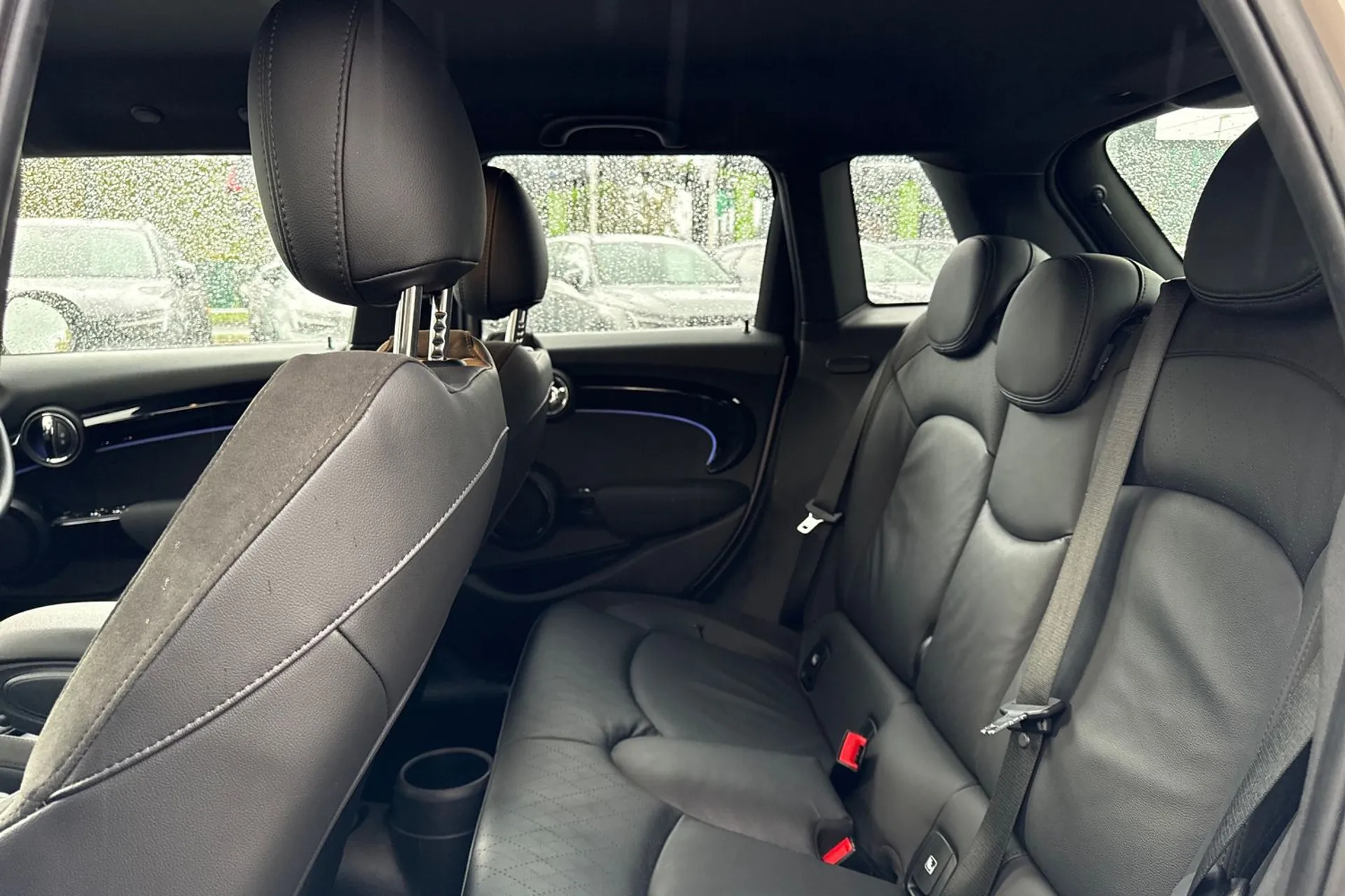 MINI HATCHBACK thumbnail image number 29