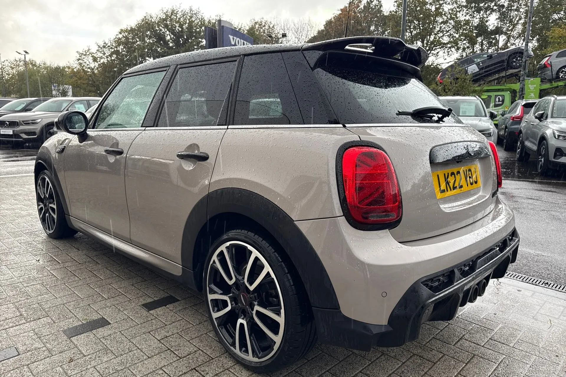 MINI HATCHBACK thumbnail image number 9