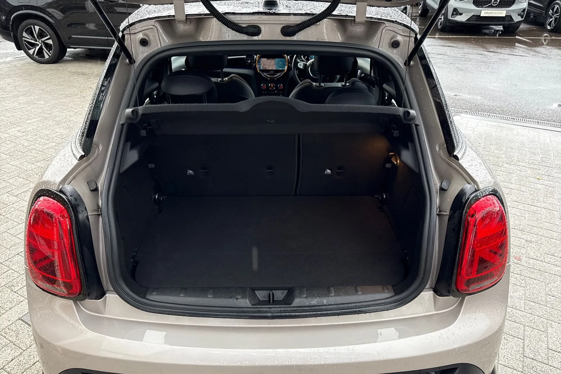 MINI HATCHBACK thumbnail image number 19