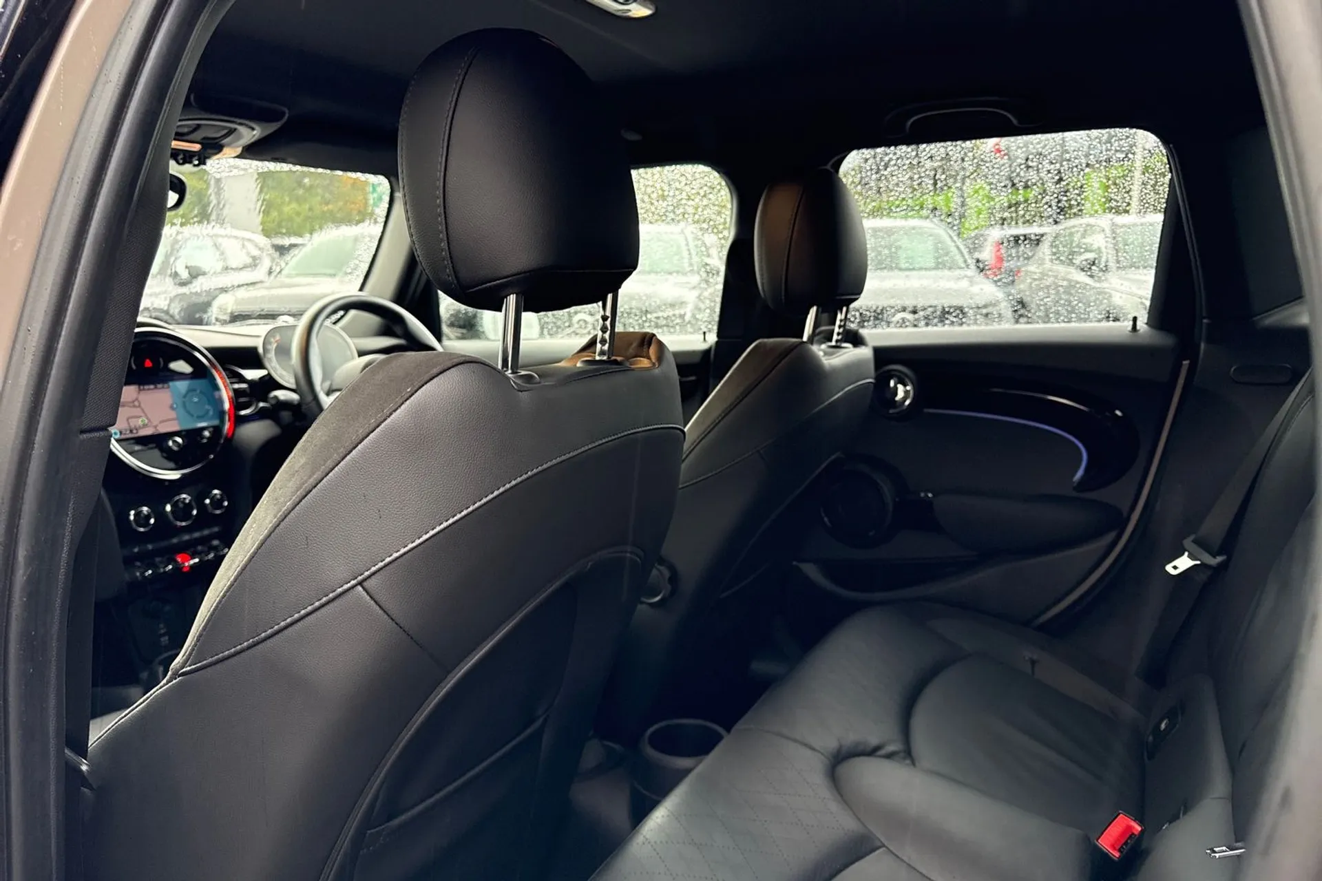 MINI HATCHBACK thumbnail image number 30