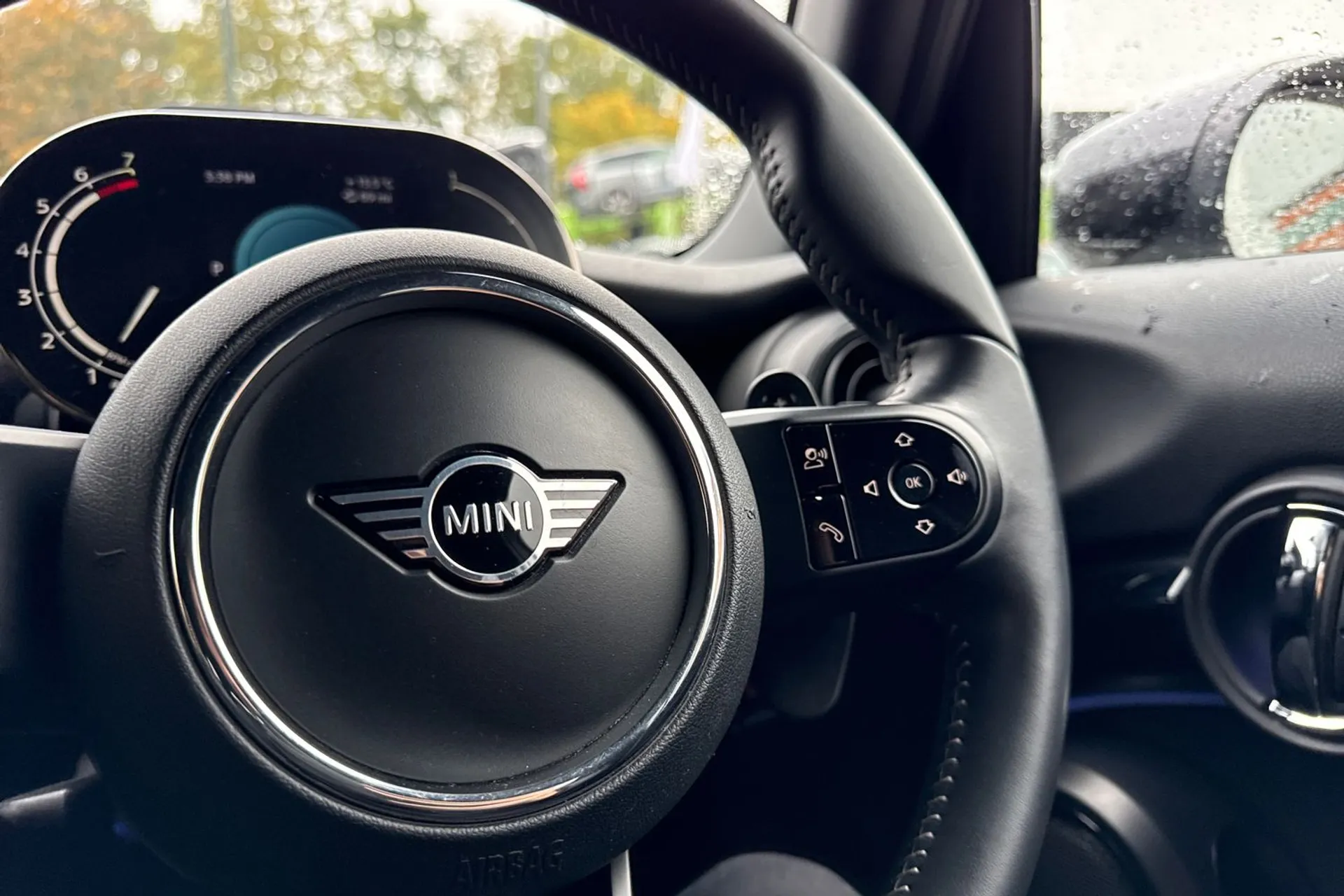 MINI HATCHBACK thumbnail image number 36