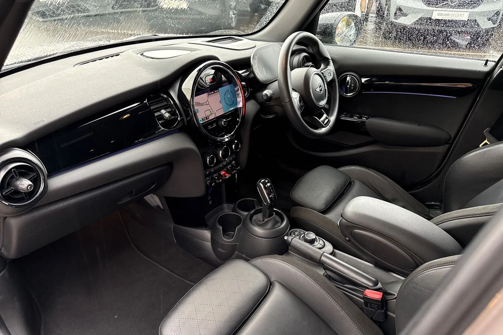 MINI HATCHBACK thumbnail image number 26