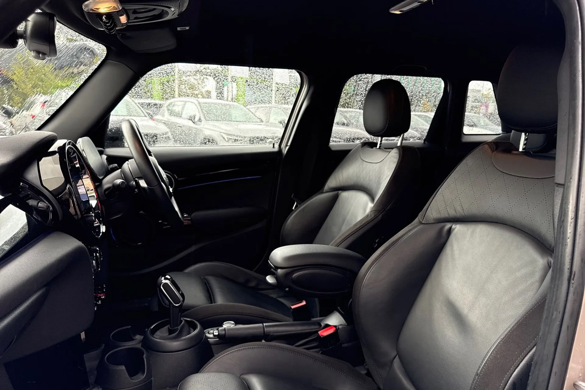 MINI HATCHBACK thumbnail image number 27