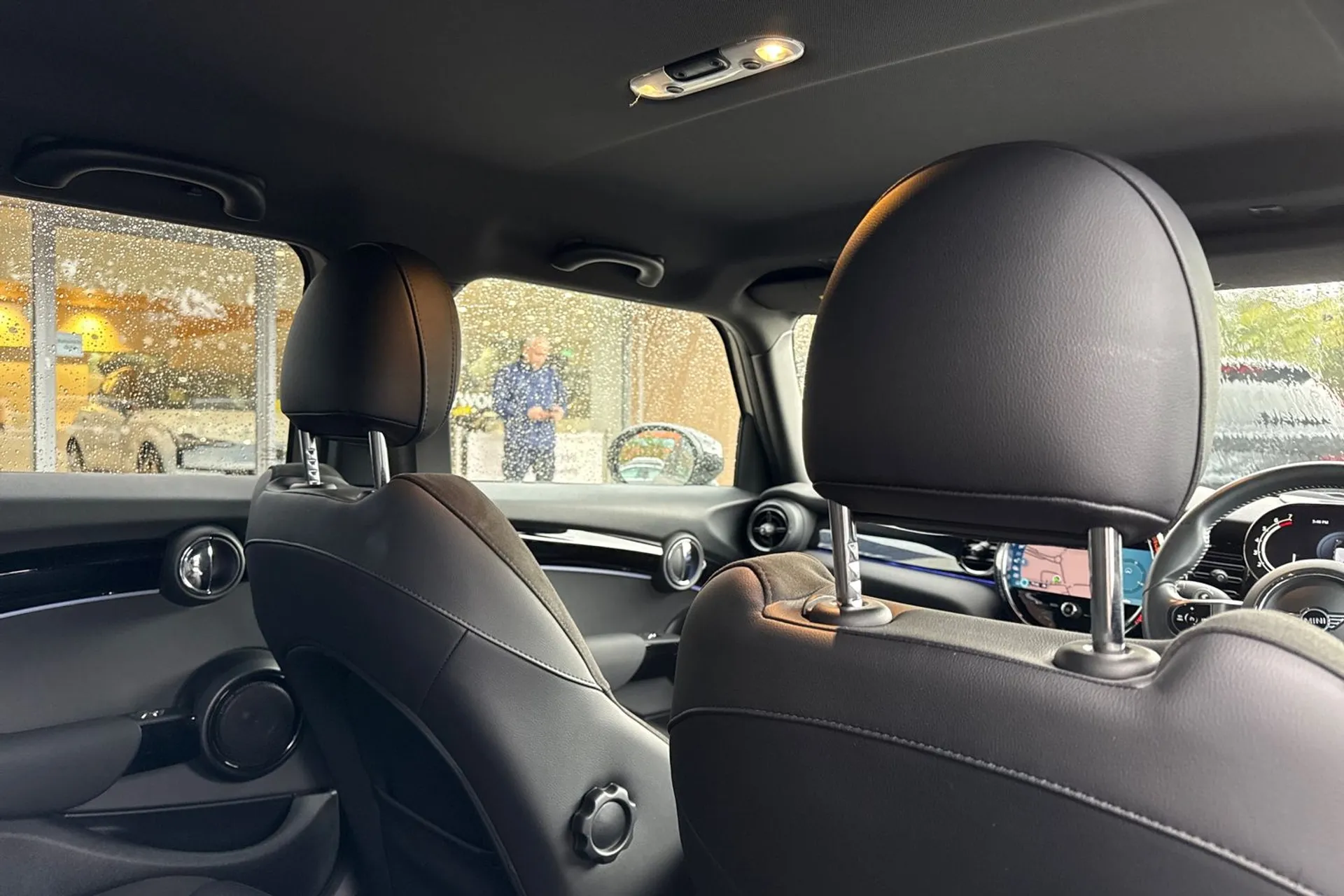 MINI HATCHBACK thumbnail image number 23