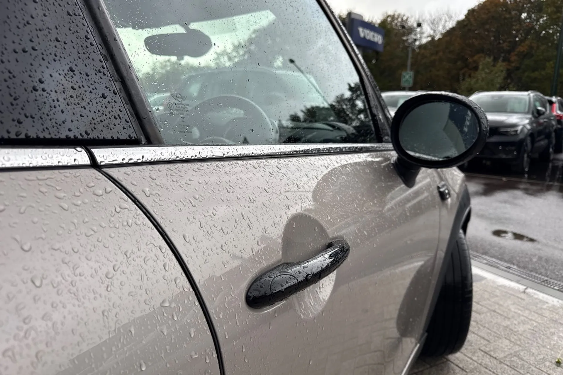 MINI HATCHBACK thumbnail image number 16