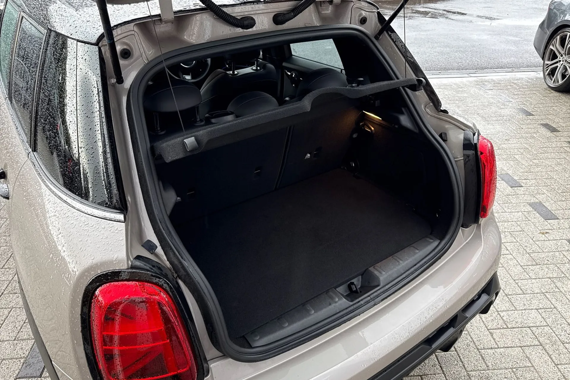 MINI HATCHBACK thumbnail image number 21