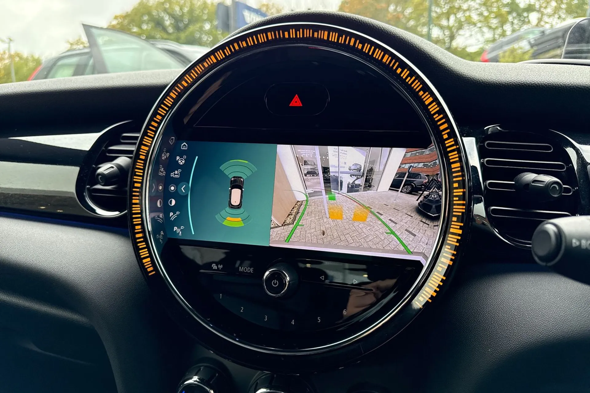 MINI HATCHBACK thumbnail image number 4