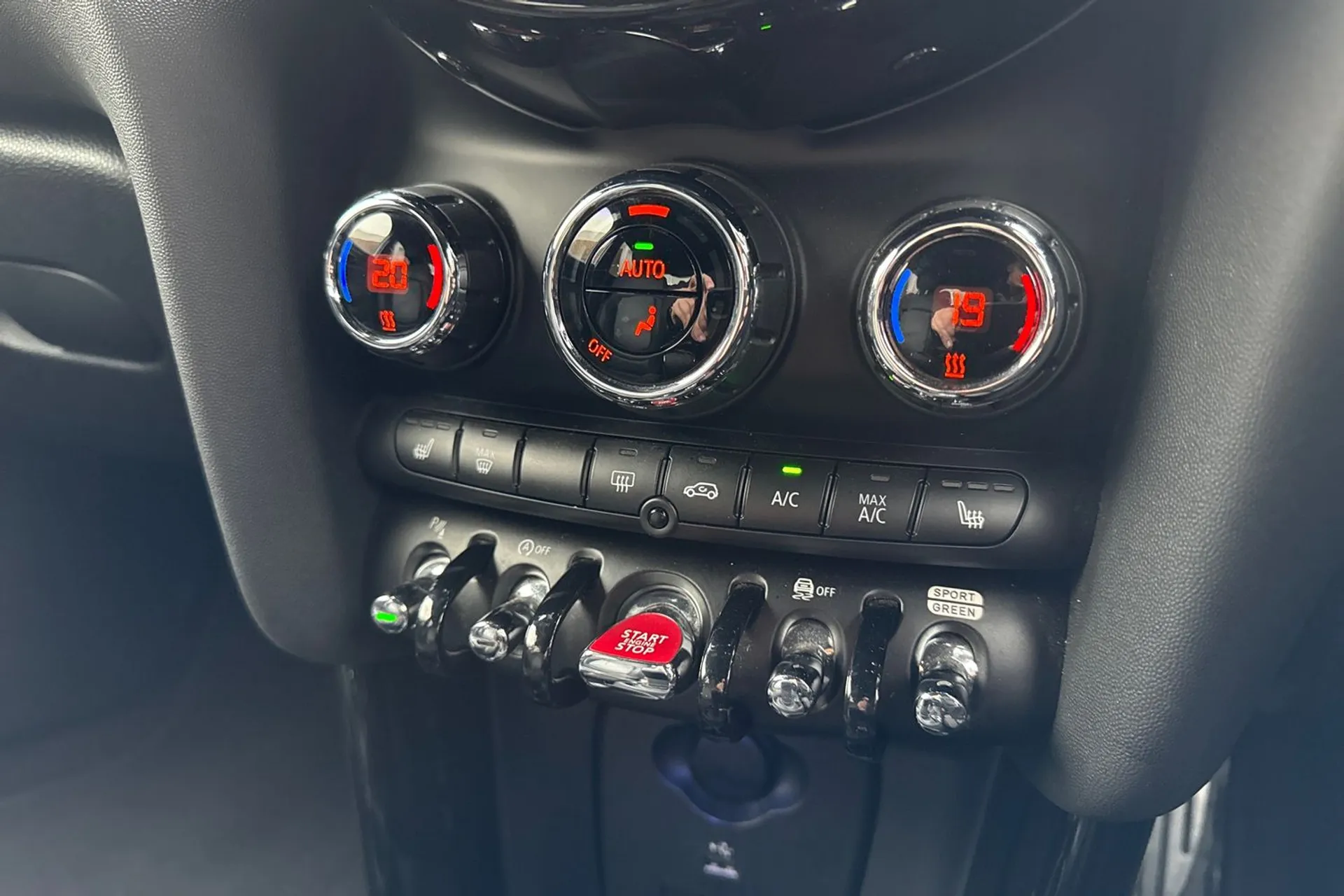 MINI HATCHBACK thumbnail image number 41