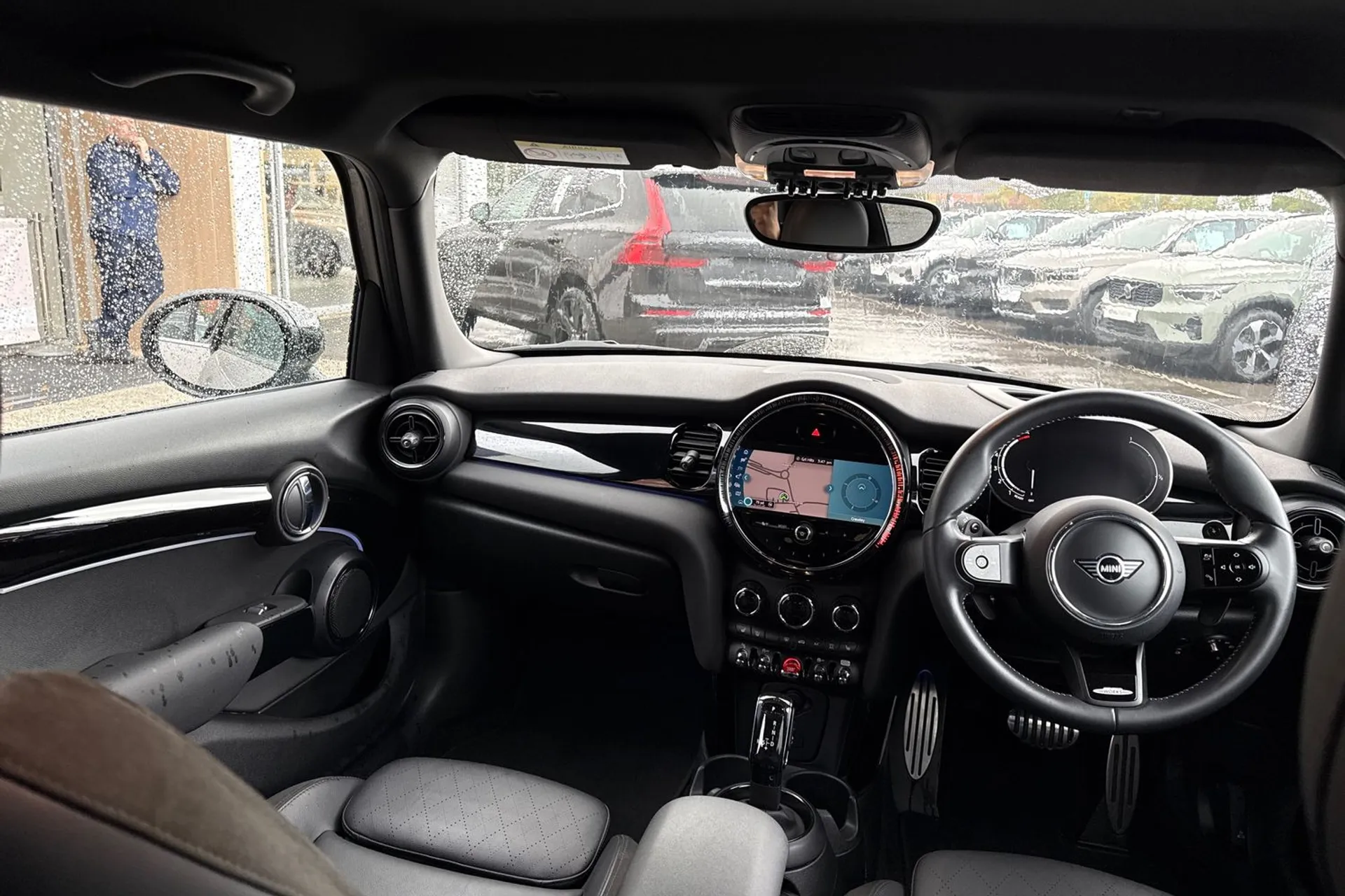 MINI HATCHBACK thumbnail image number 31