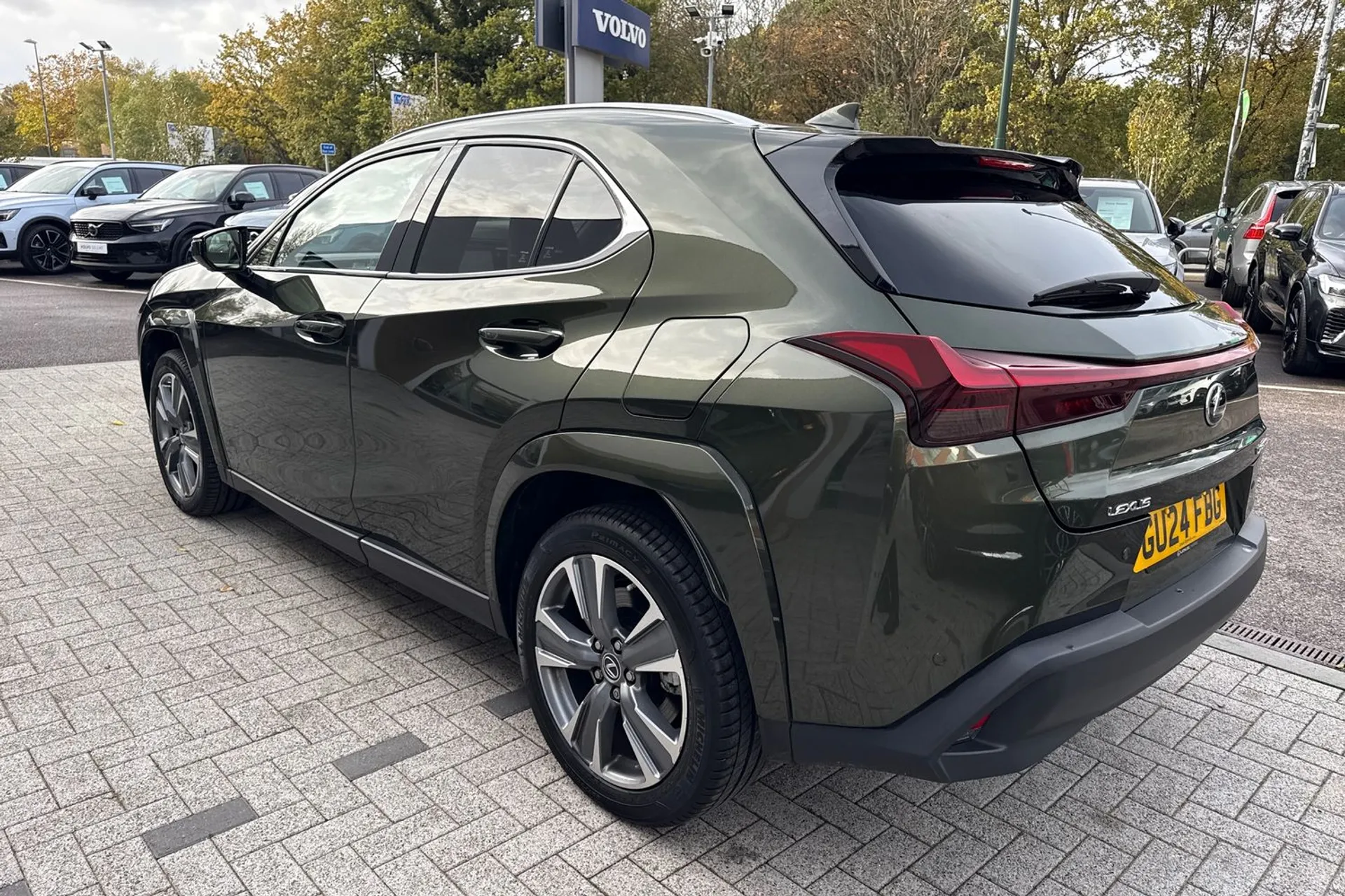LEXUS UX thumbnail image number 10