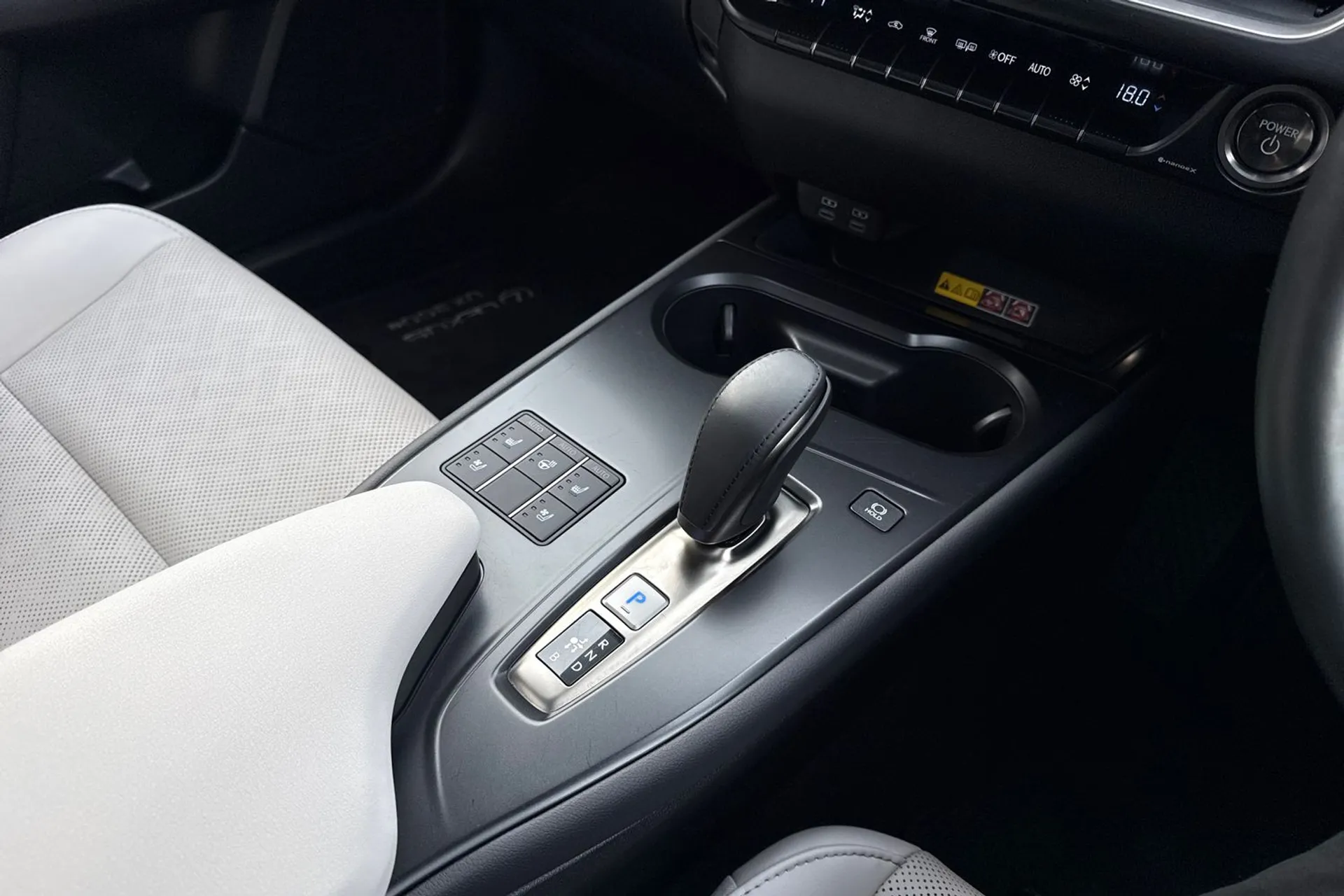 LEXUS UX thumbnail image number 41