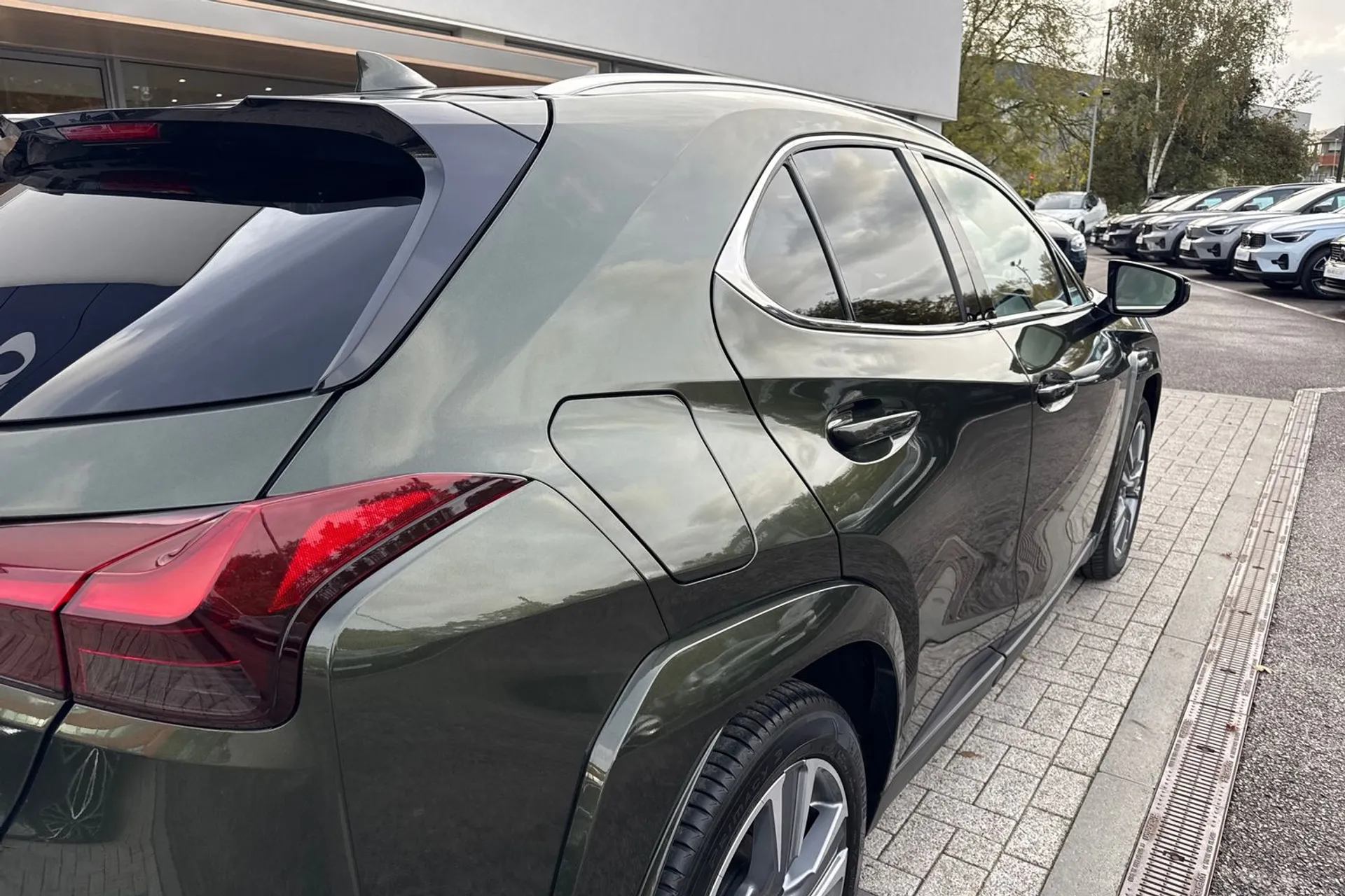 LEXUS UX thumbnail image number 15