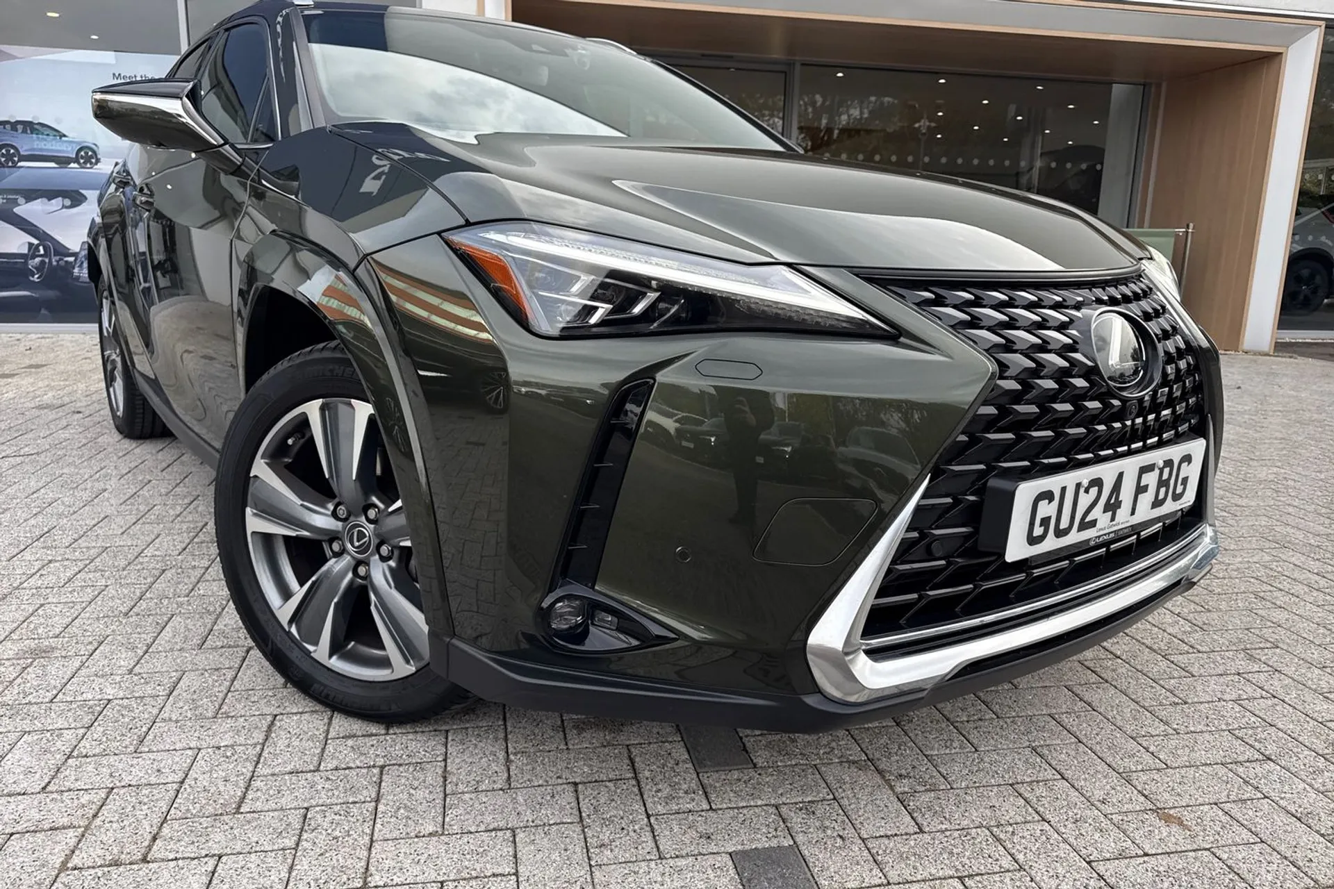 LEXUS UX thumbnail image number 7