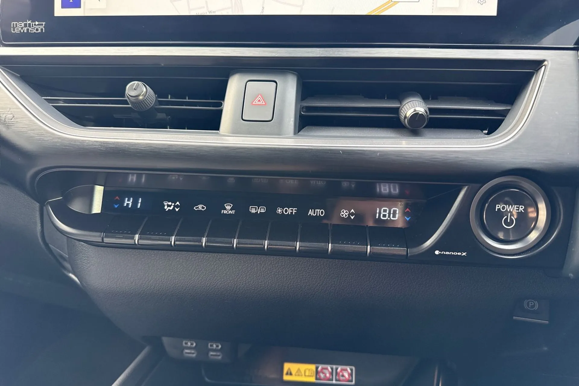 LEXUS UX thumbnail image number 39