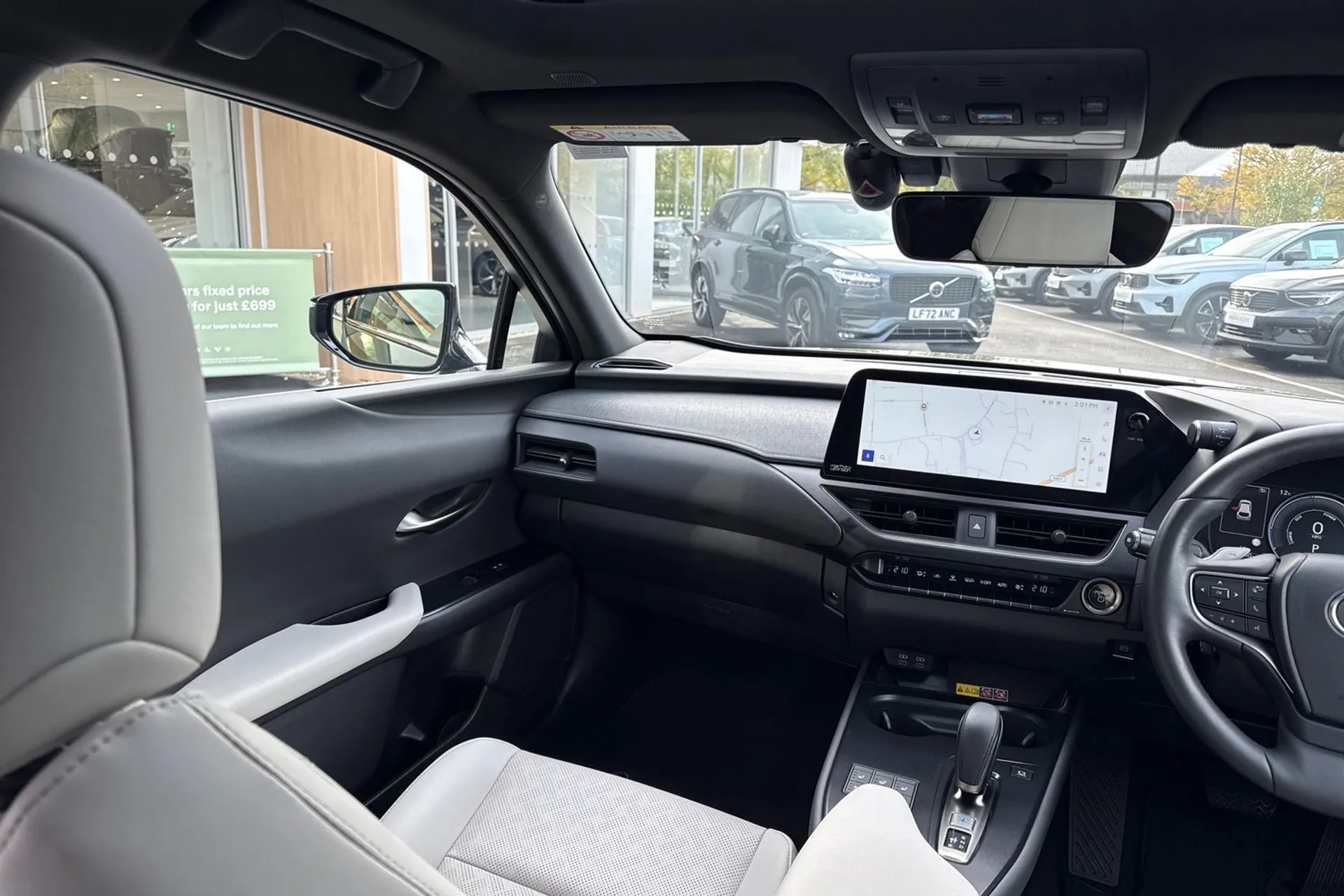 LEXUS UX thumbnail image number 32