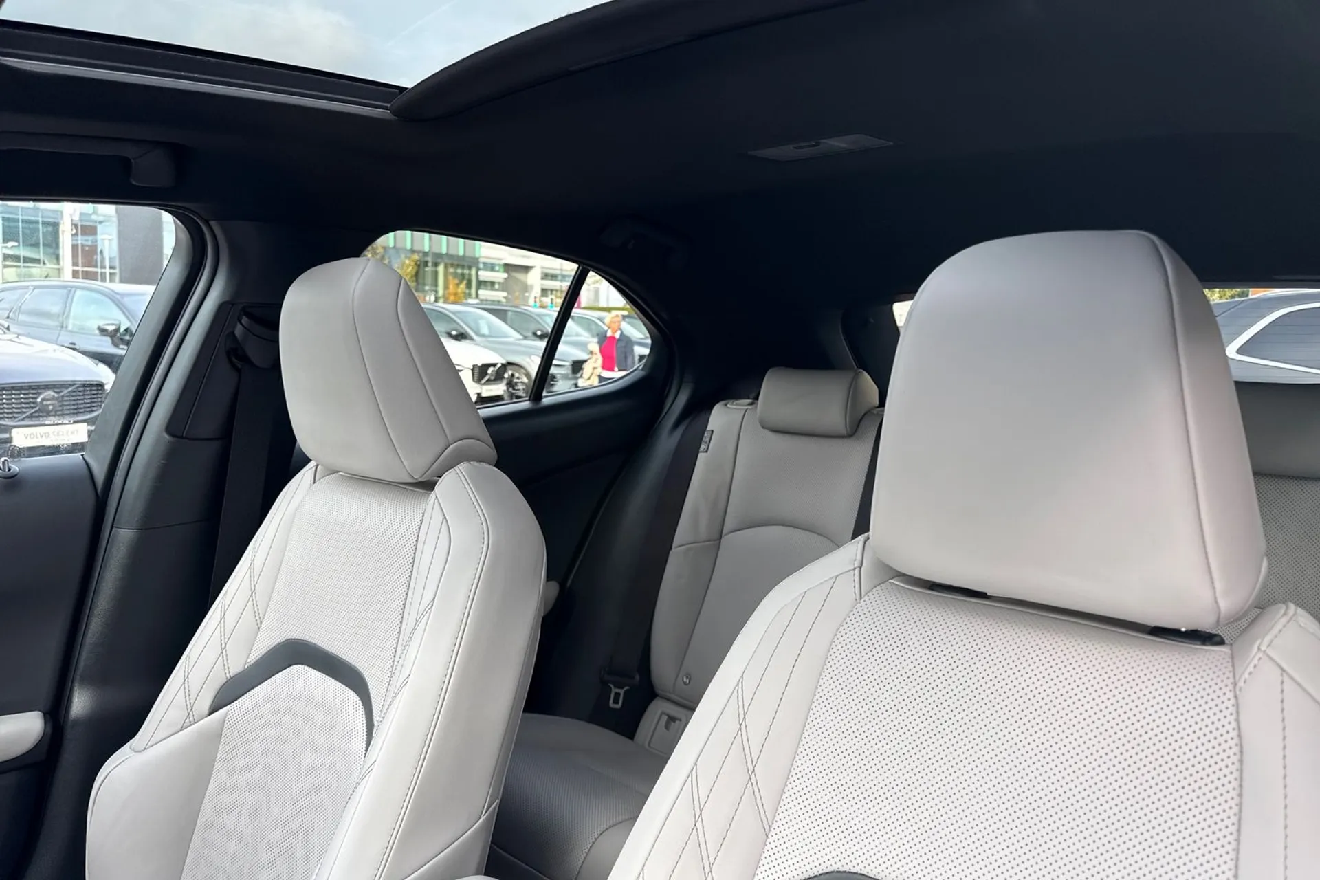 LEXUS UX thumbnail image number 29