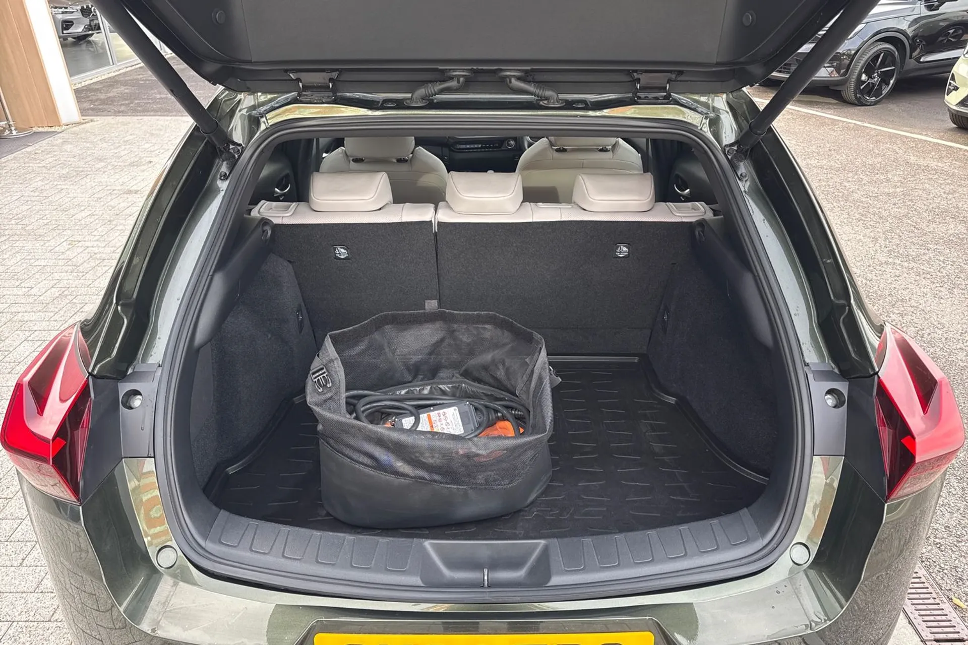 LEXUS UX thumbnail image number 20