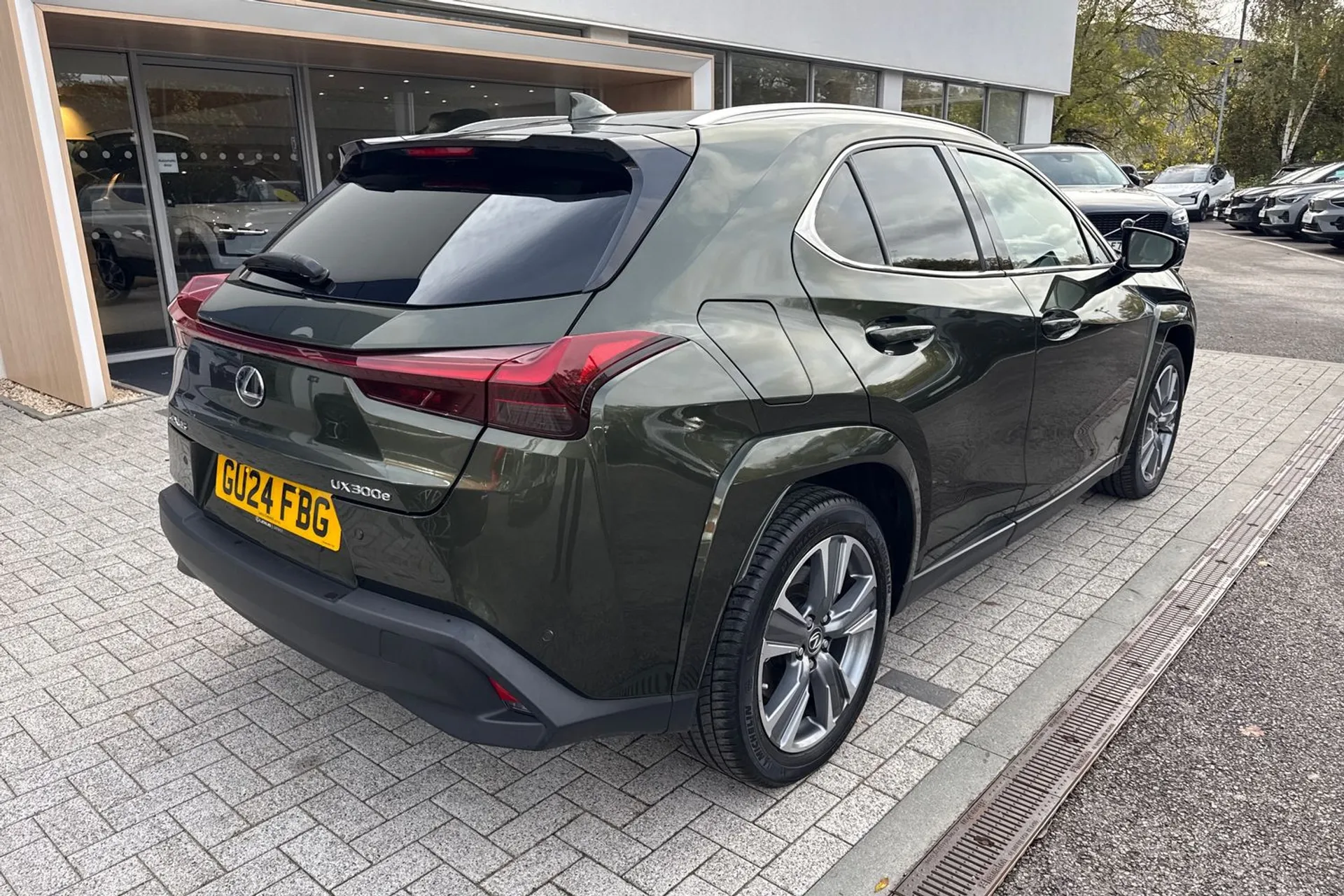 LEXUS UX thumbnail image number 8