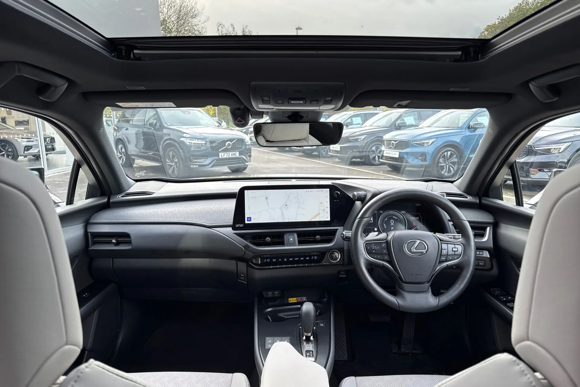 LEXUS UX thumbnail image number 3