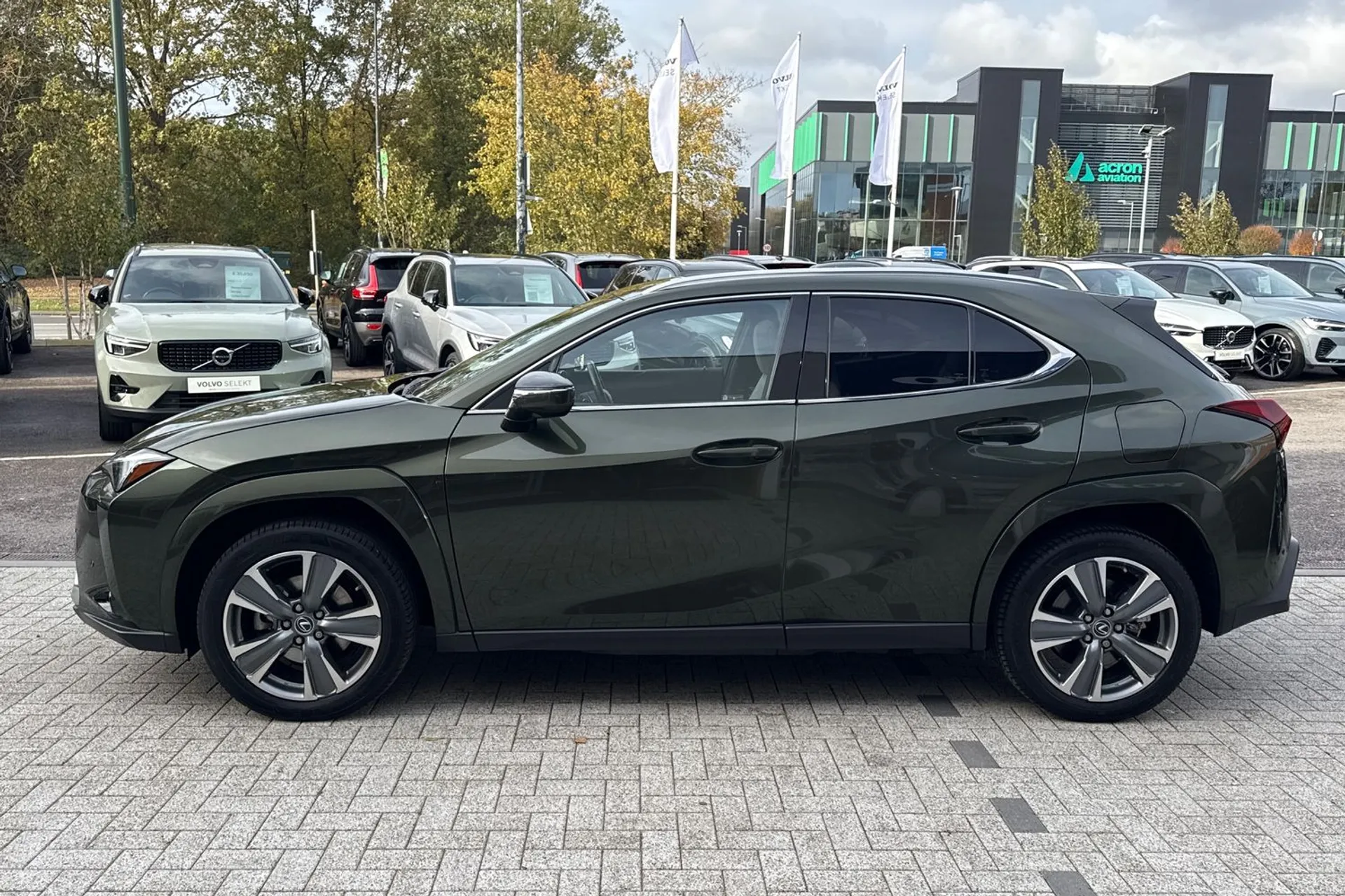 LEXUS UX thumbnail image number 11