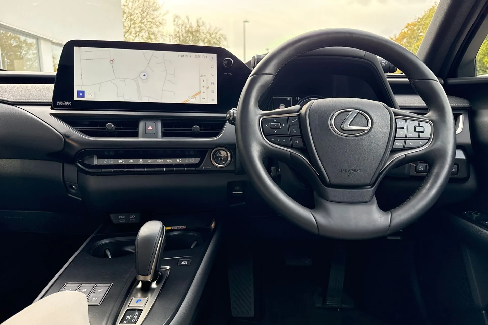 LEXUS UX thumbnail image number 34