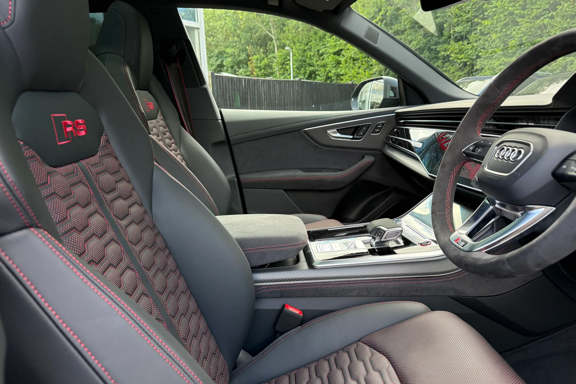 Audi RS Q8 thumbnail image number 31