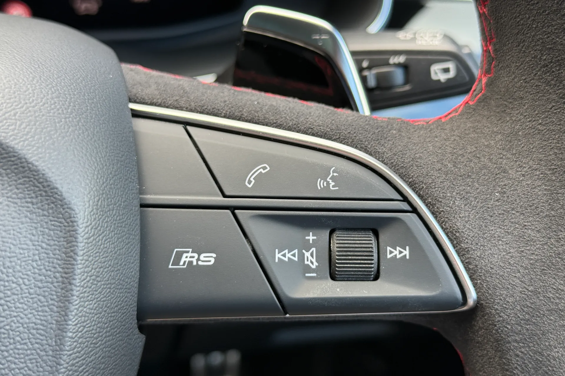 Audi RS Q8 thumbnail image number 22