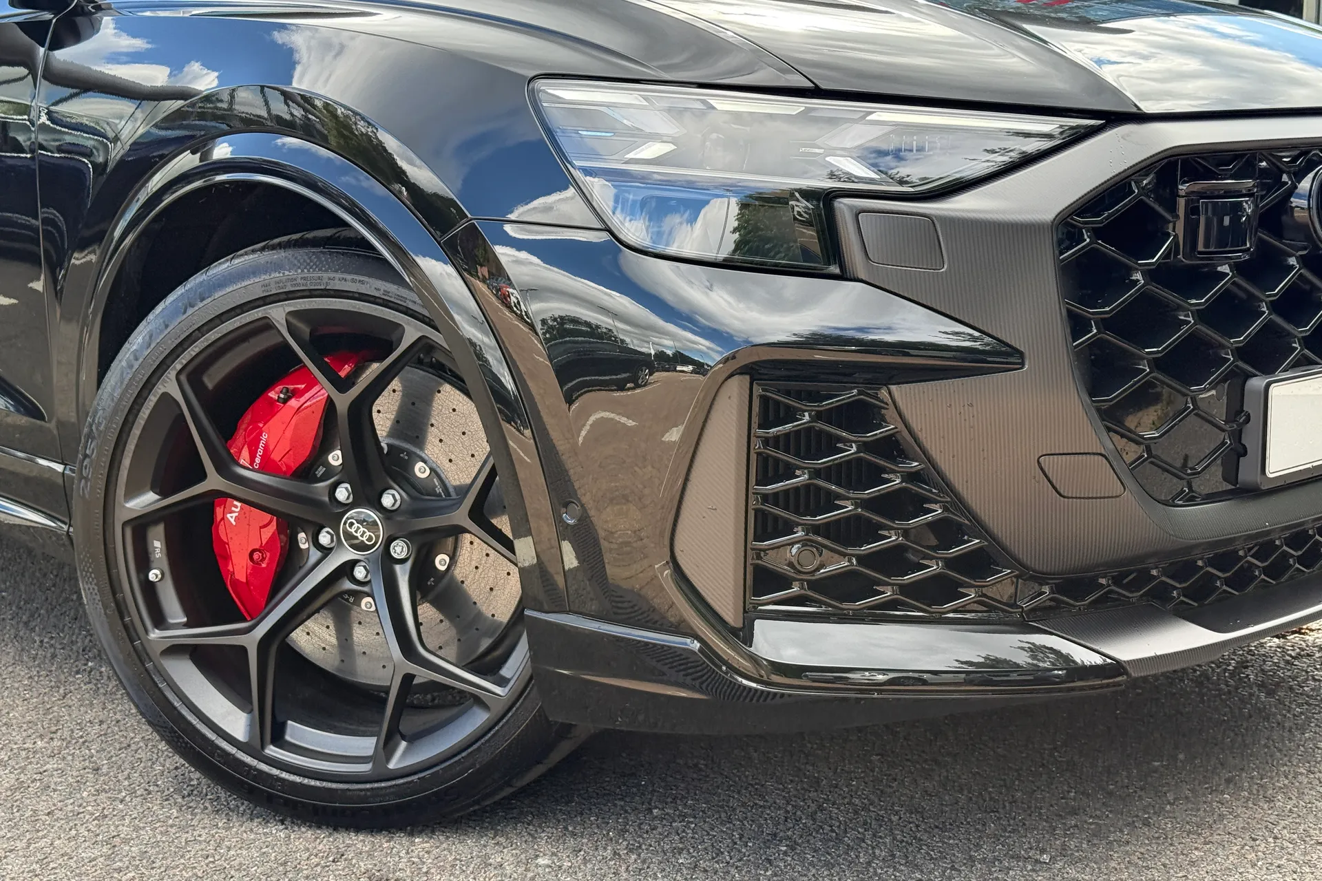 Audi RS Q8 thumbnail image number 10