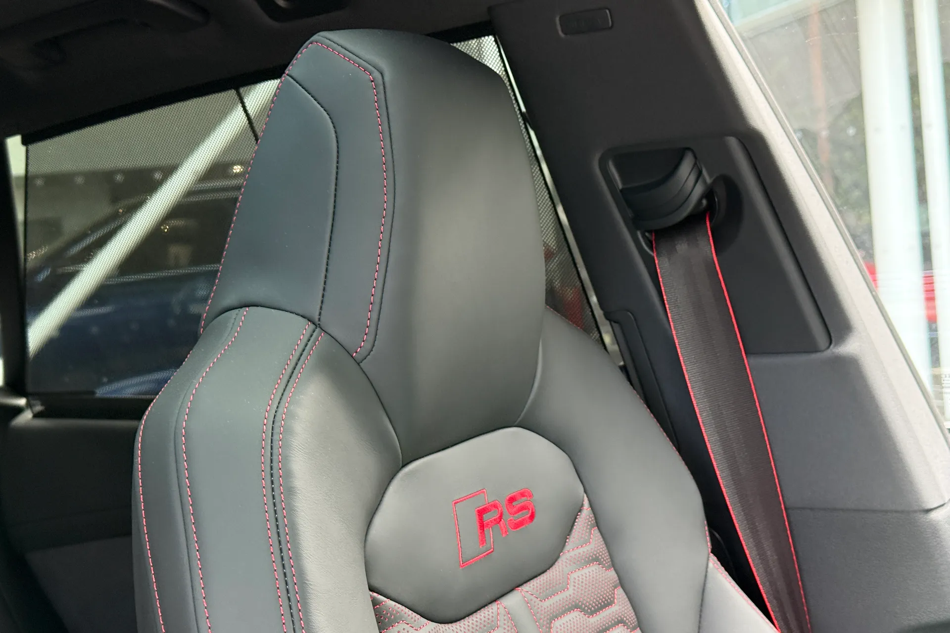 Audi RS Q8 thumbnail image number 25