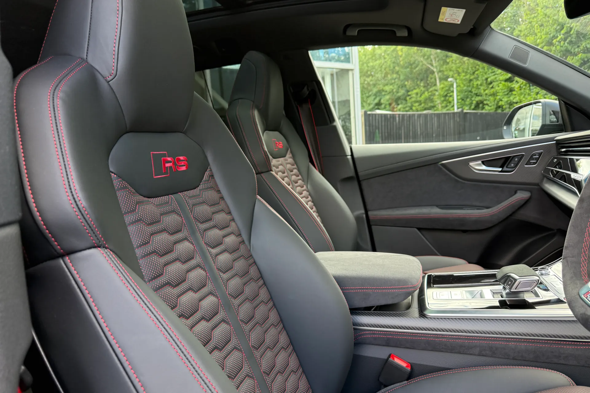Audi RS Q8 thumbnail image number 30