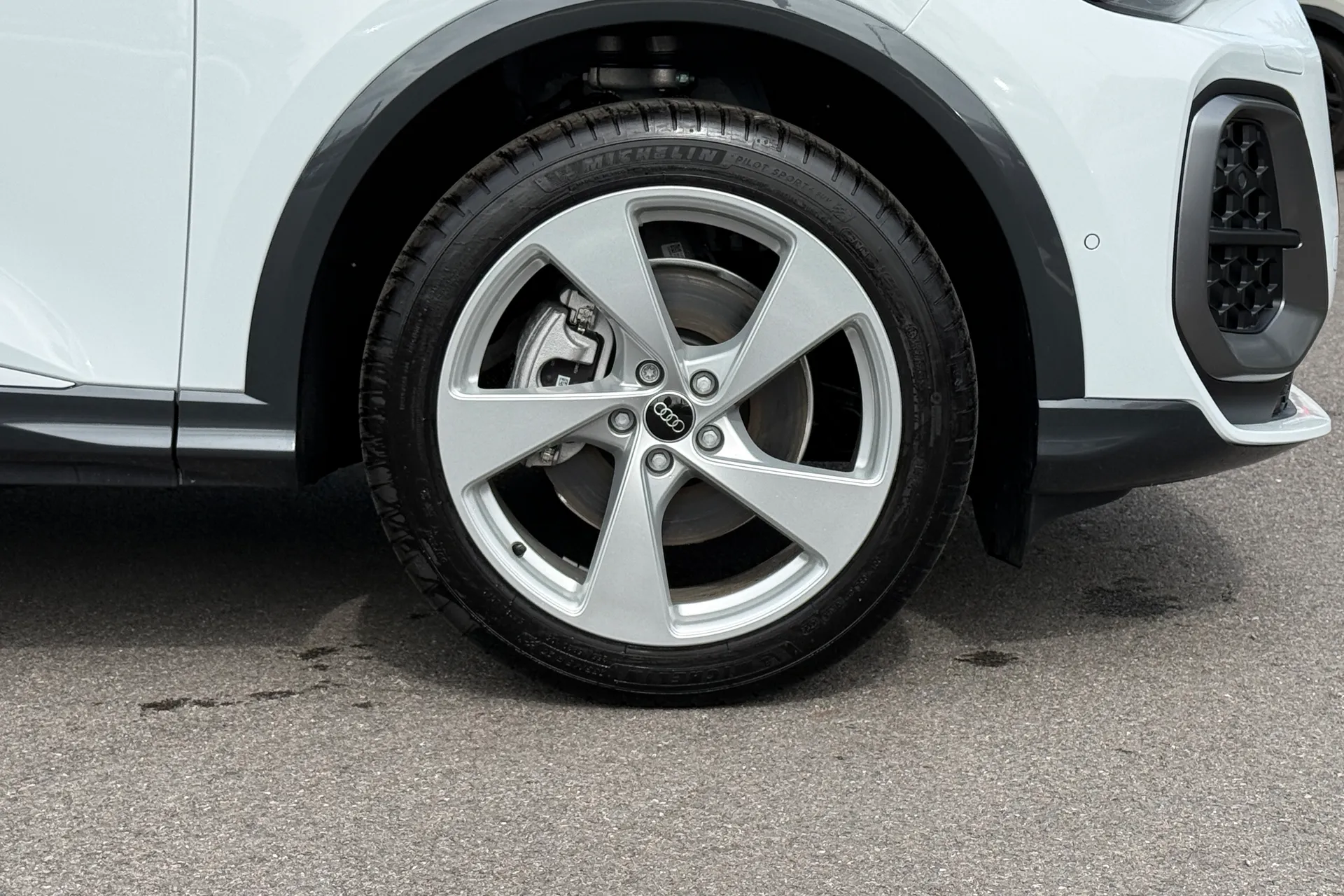 Audi Q5 thumbnail image number 21