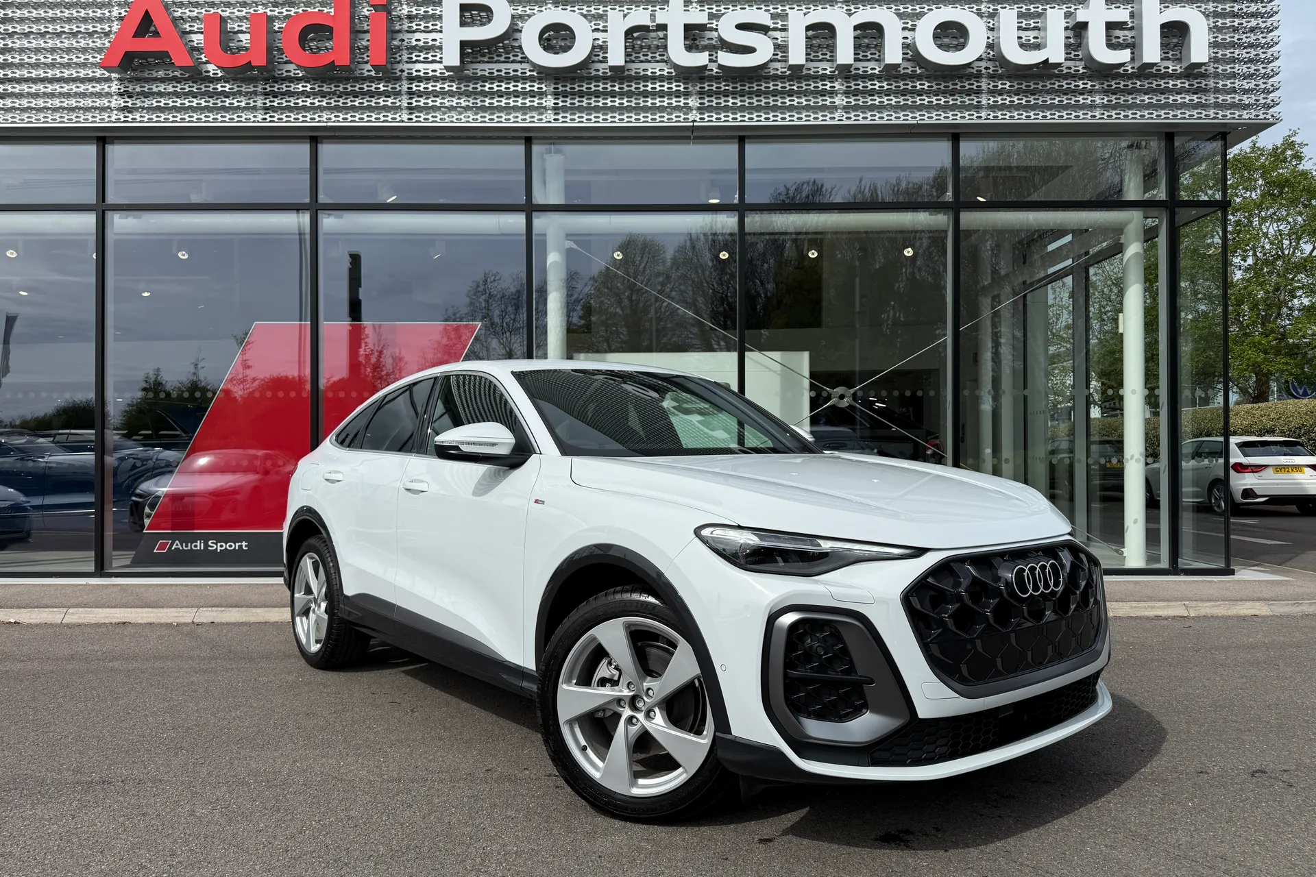 Audi Q5 focused image