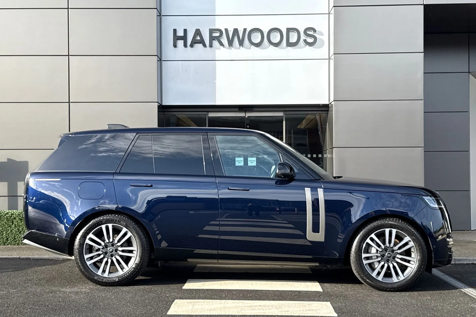 LAND ROVER RANGE ROVER thumbnail image number 2