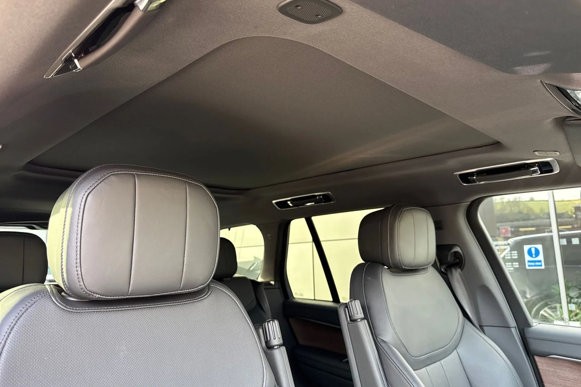 LAND ROVER RANGE ROVER thumbnail image number 9