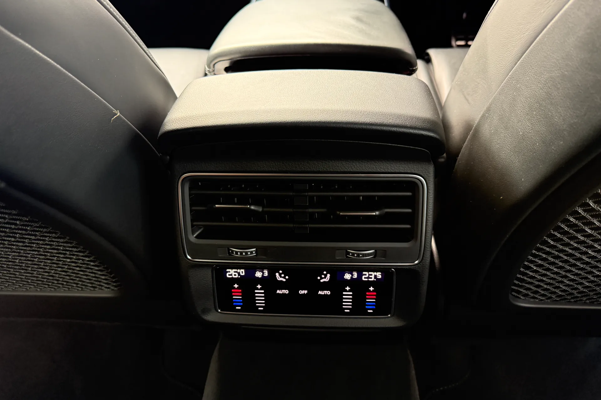 Audi Q8 thumbnail image number 38